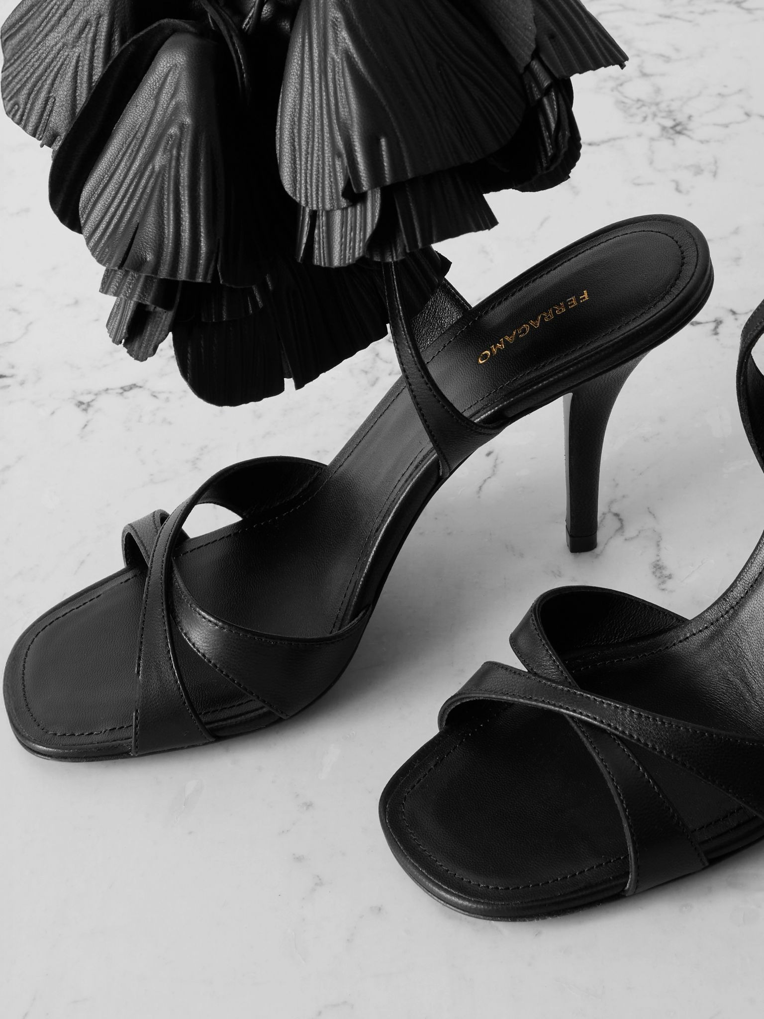 Estrella ruffled leather sandals Black - 4