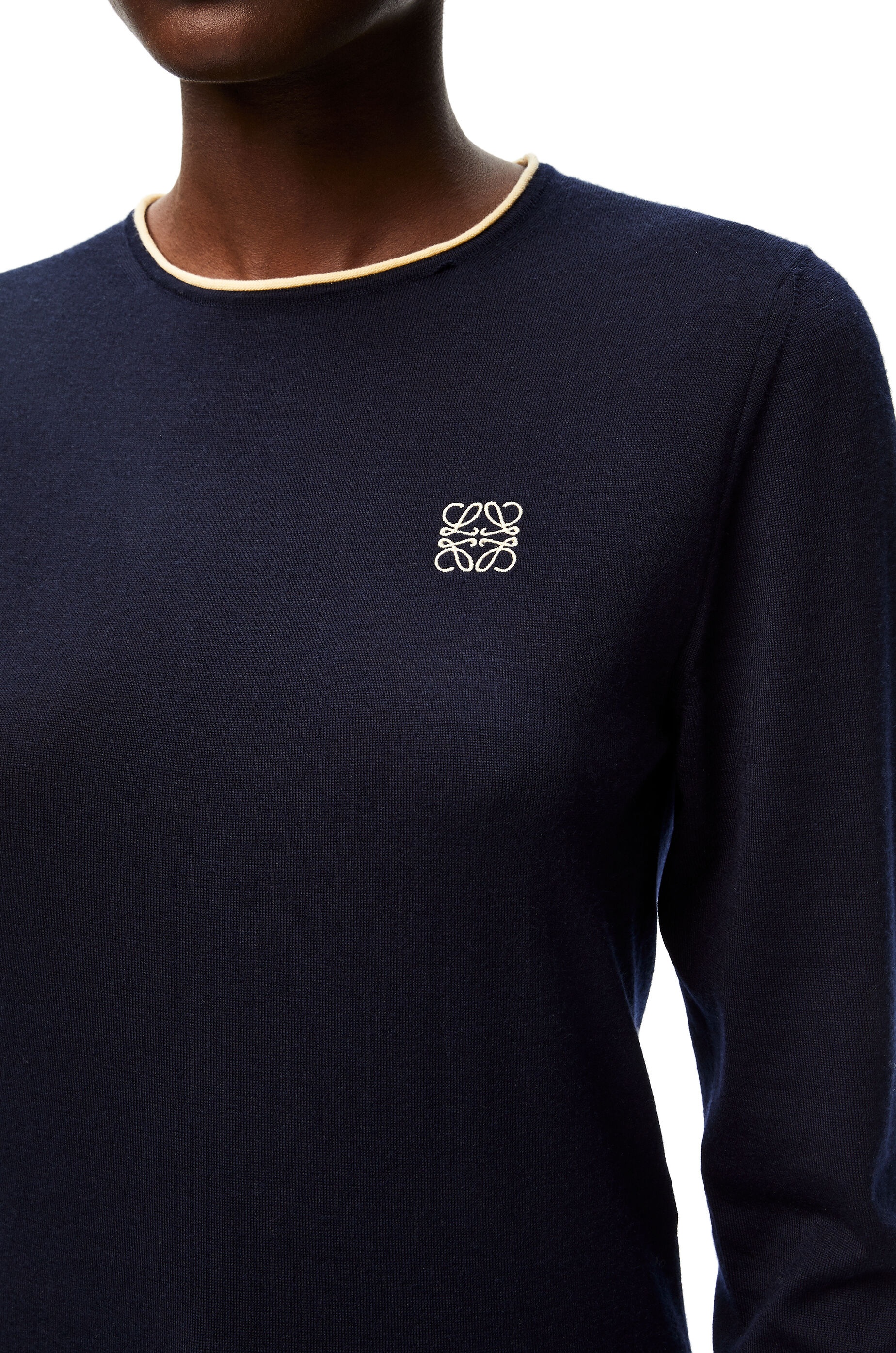 Anagram embroidered crewneck sweater in cashmere - 5