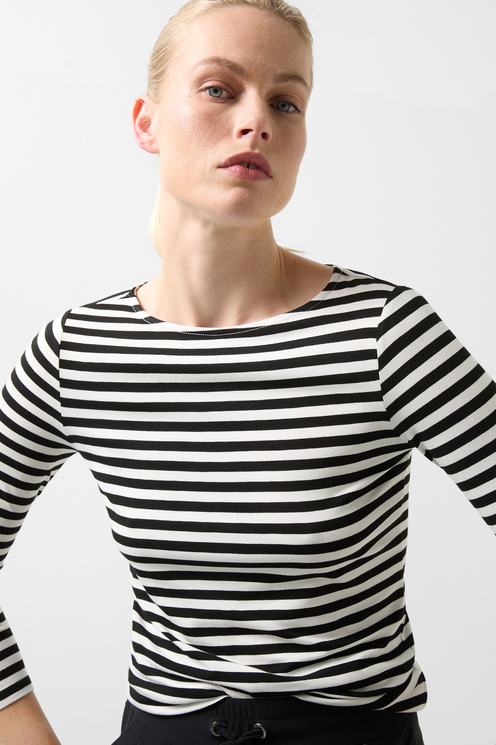 Louna Longsleeve in Black/Off-white - 4
