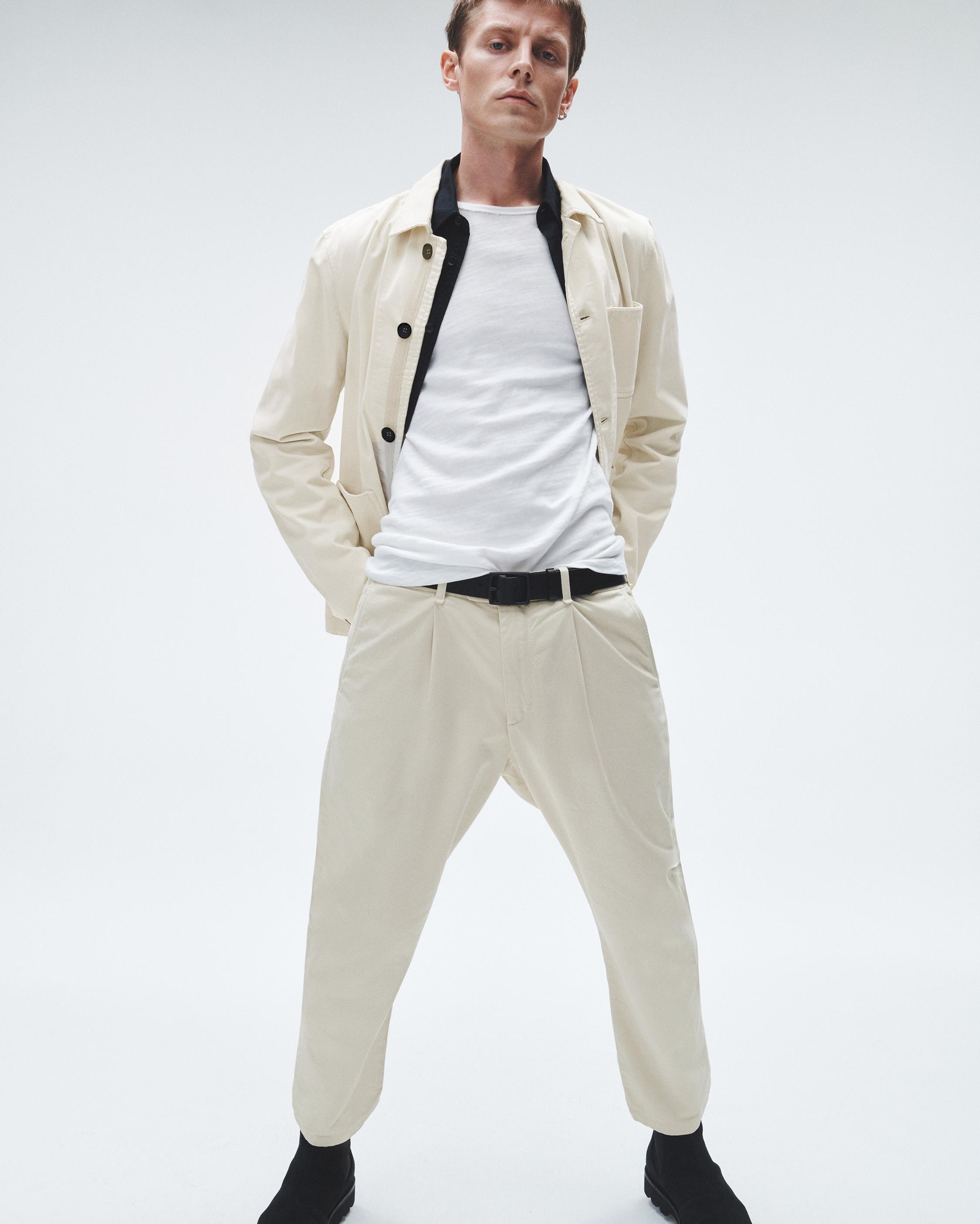 Pleated Cotton Chino
Classic Fit - 8