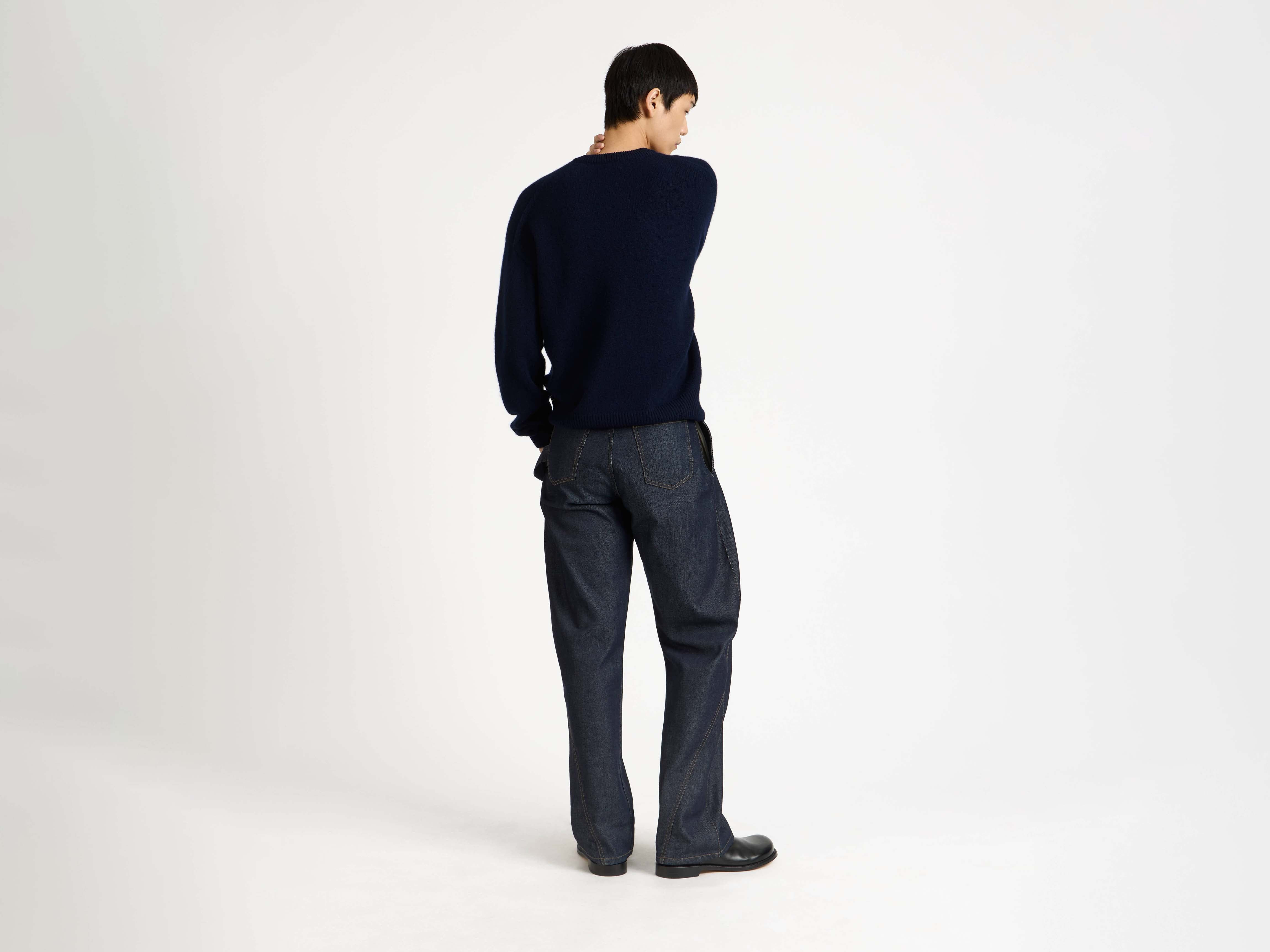 V-NECK CASHMERE JUMPER IN NAVY - 3