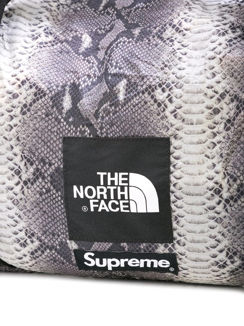 x The North Face holdall bag 4