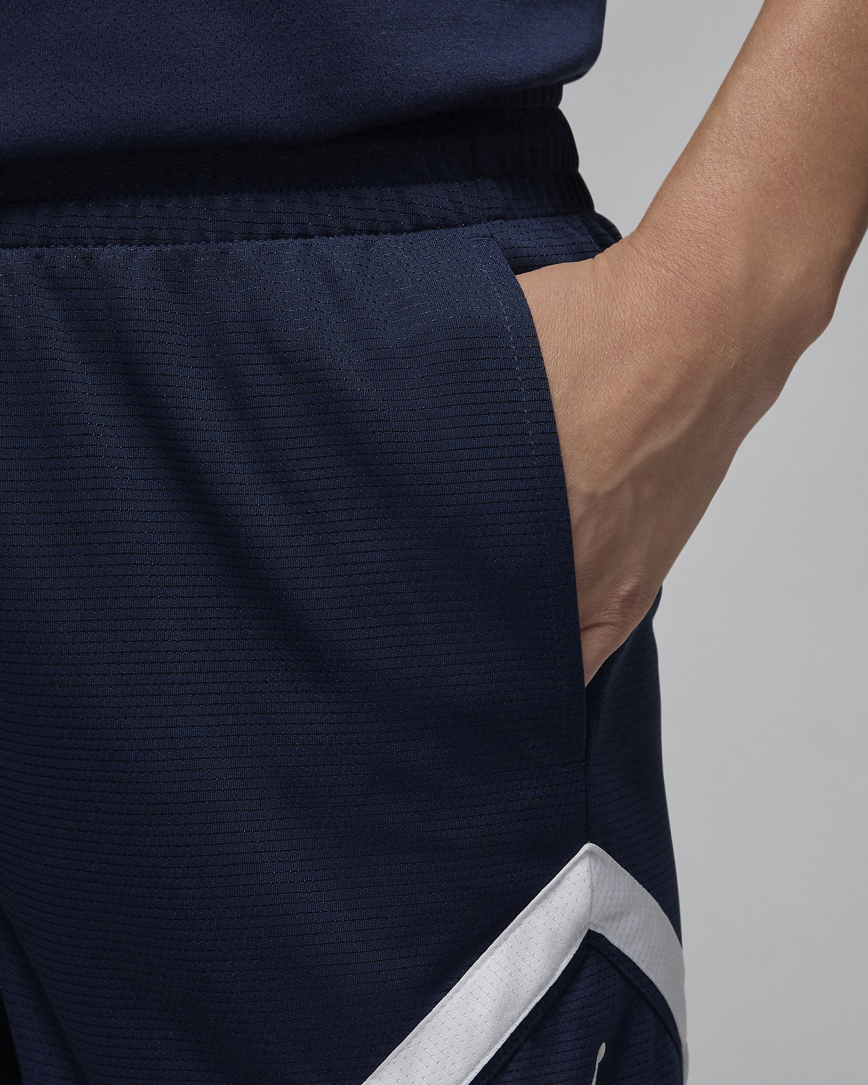 Jordan Sport Women's 4" Diamond Shorts - 5
