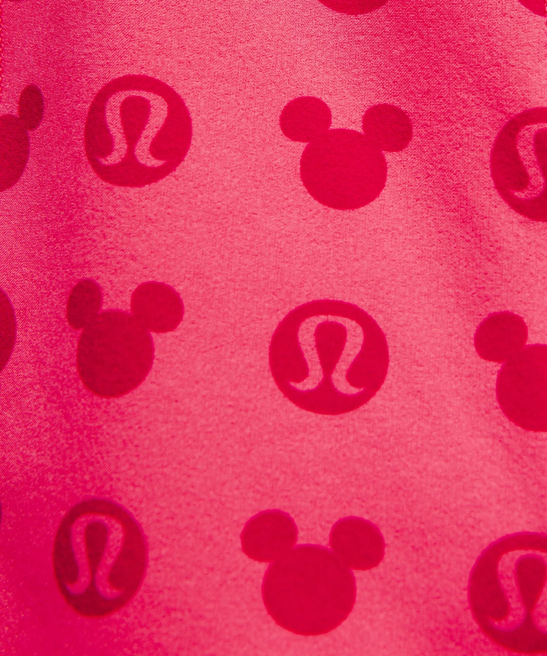Disney x lululemon *Hotty Hot High-Rise Short 4" - 8