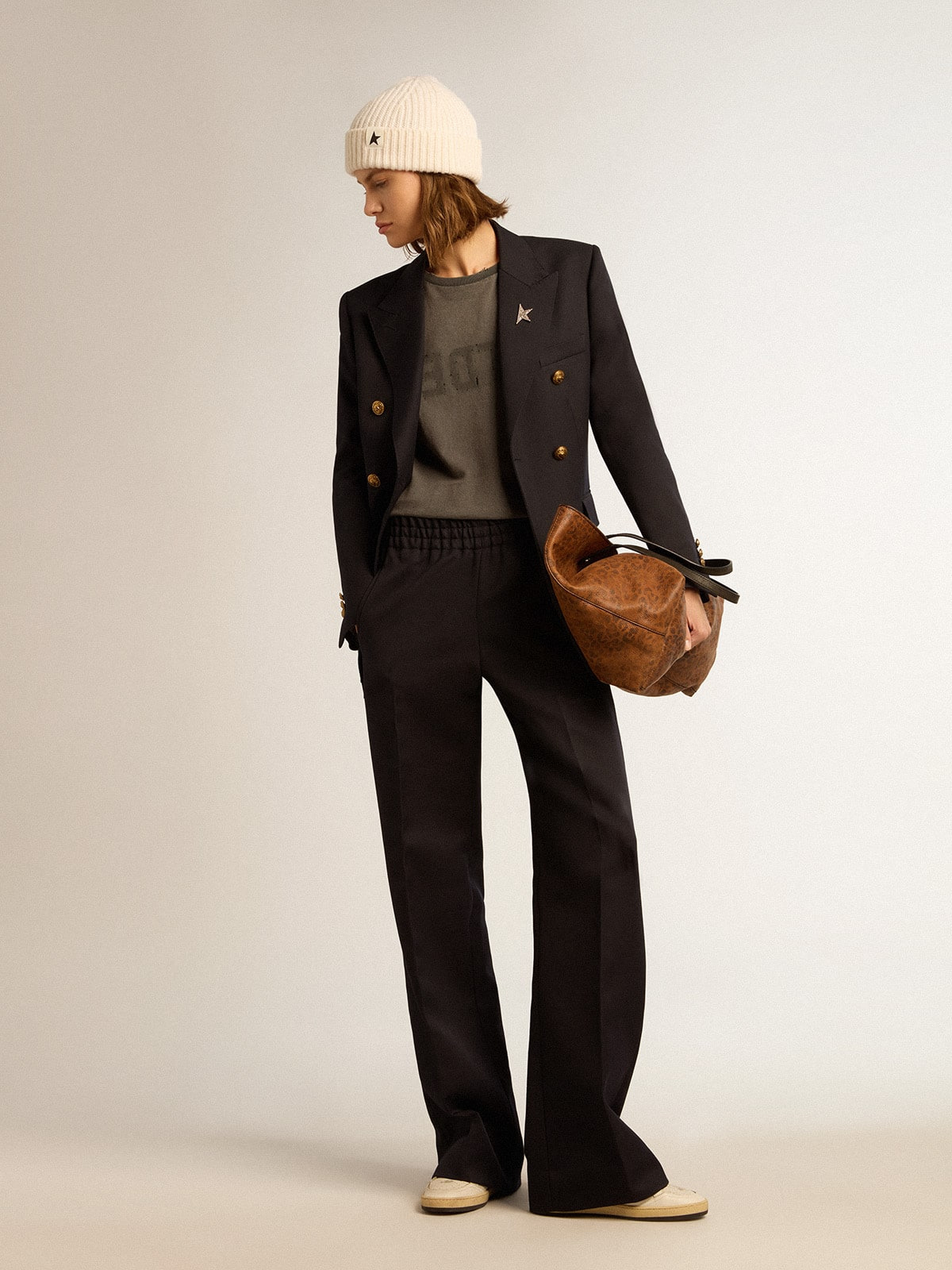 Double-breasted women’s blazer in dark blue with gold-colored buttons - 3