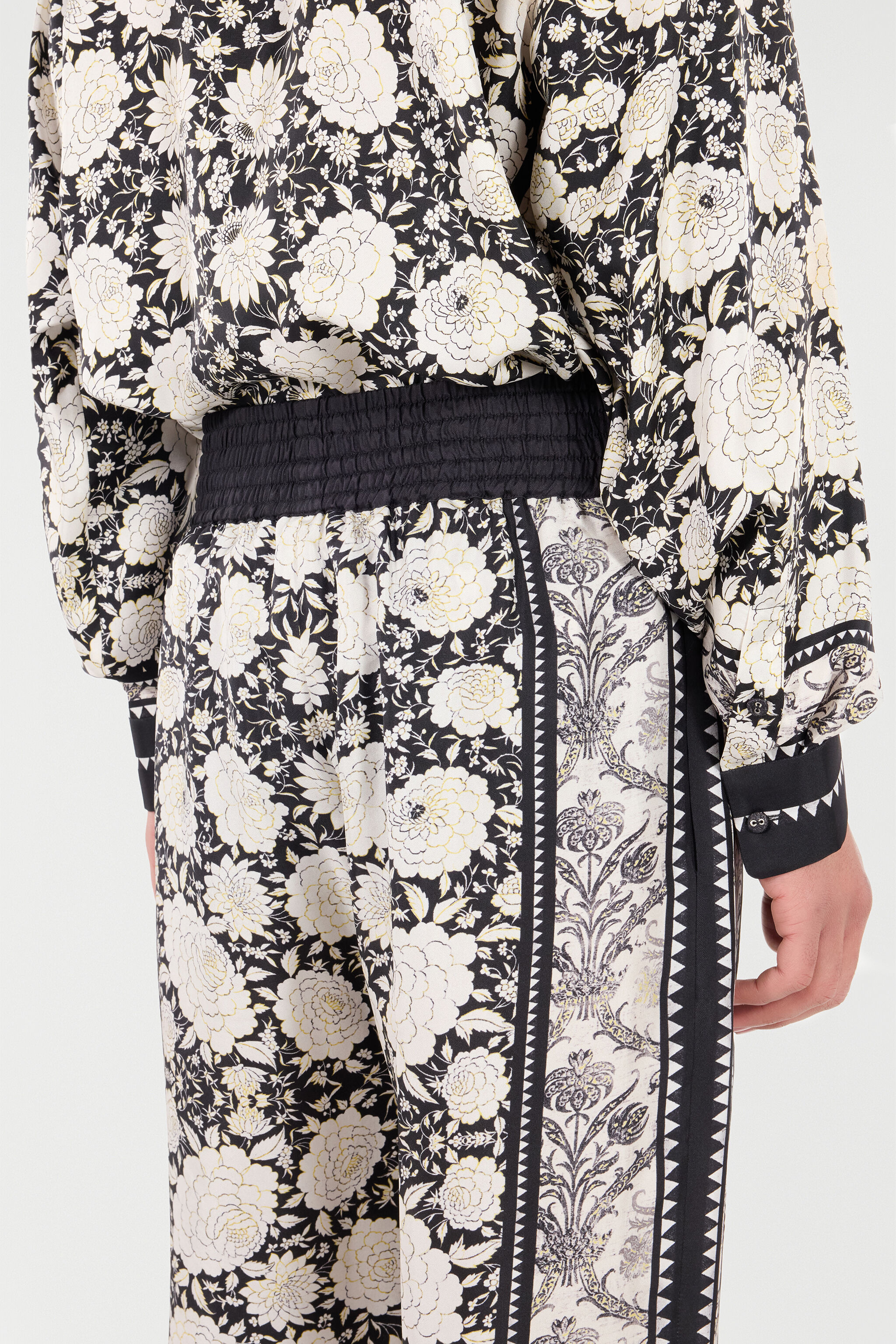 Pants With Floral Print - 7