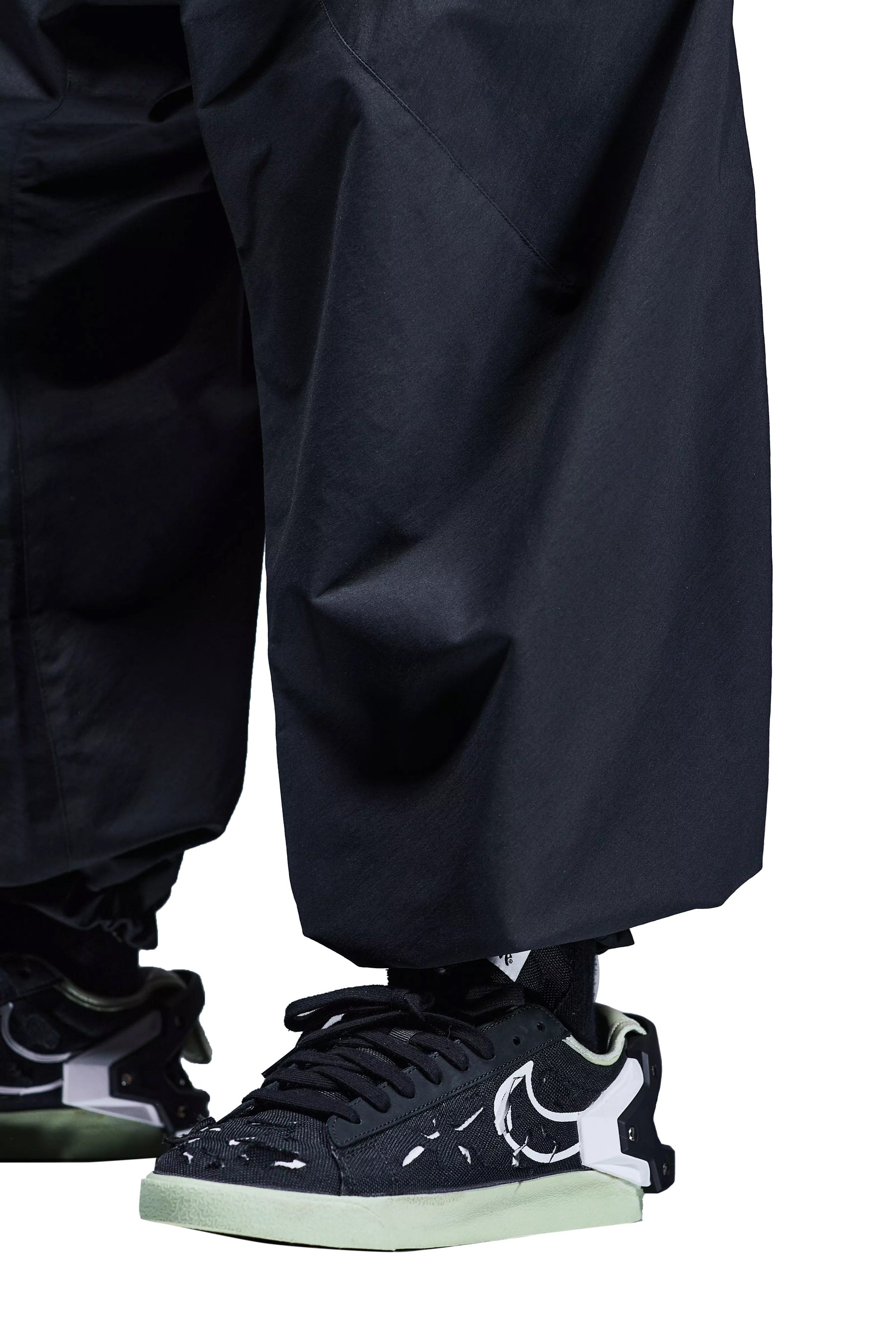 ENCAPSULATED NYLON ULTRAWIDE DRAWCORD CARGO TROUSER GEN. 1 (P30AL-E) / BLK - 16