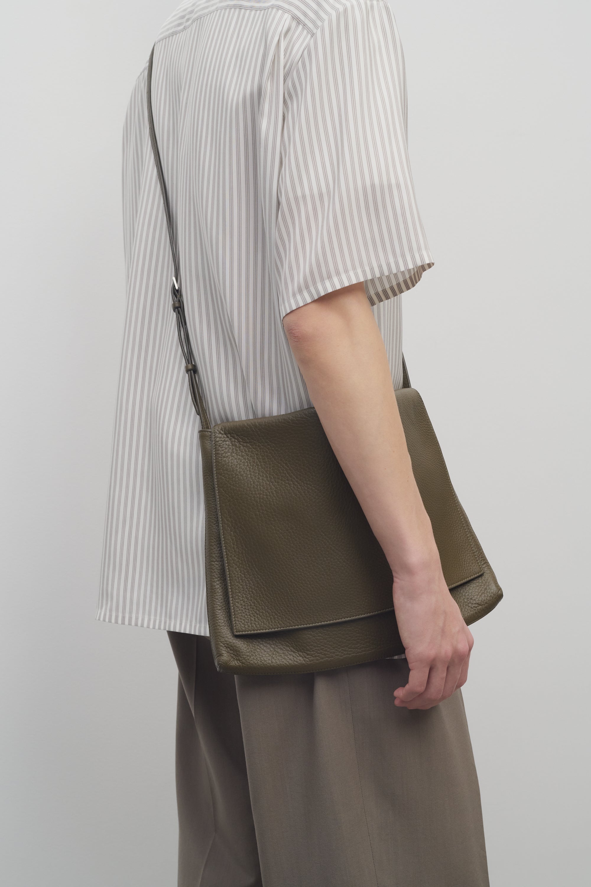 Nan Messenger Bag in Leather - 4