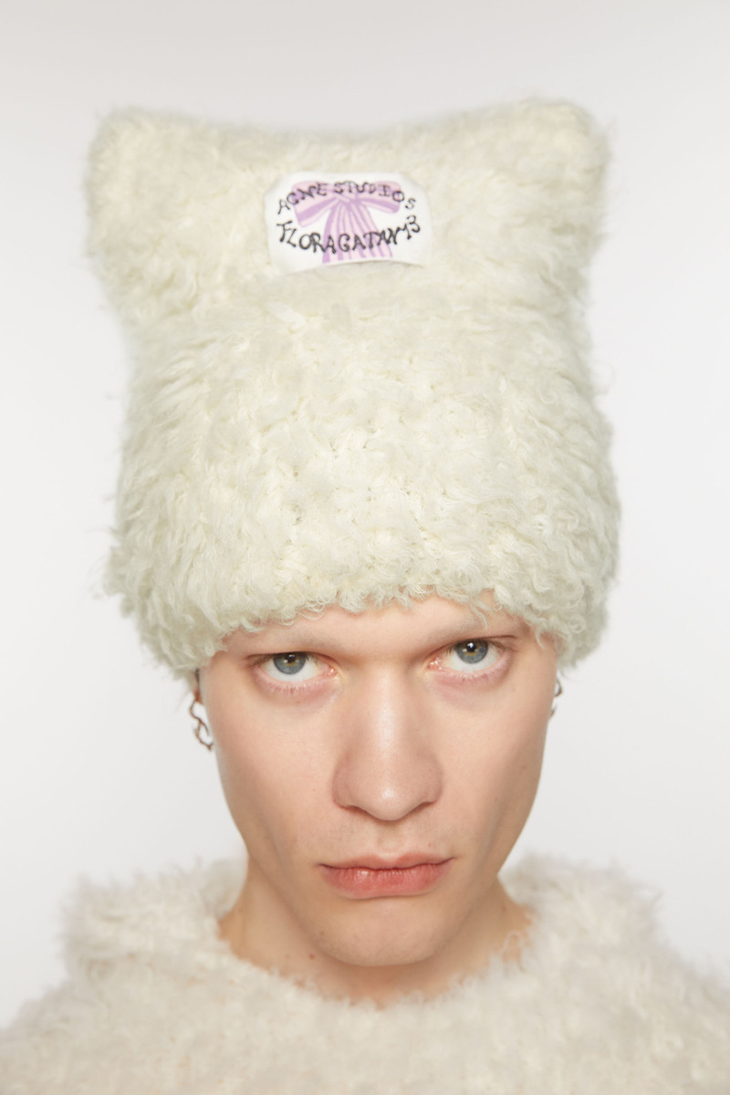 Fluffy square beanie - White 3