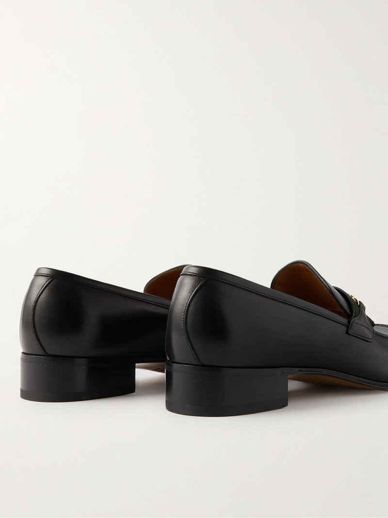 남자의 moccasin 와 tassels 4