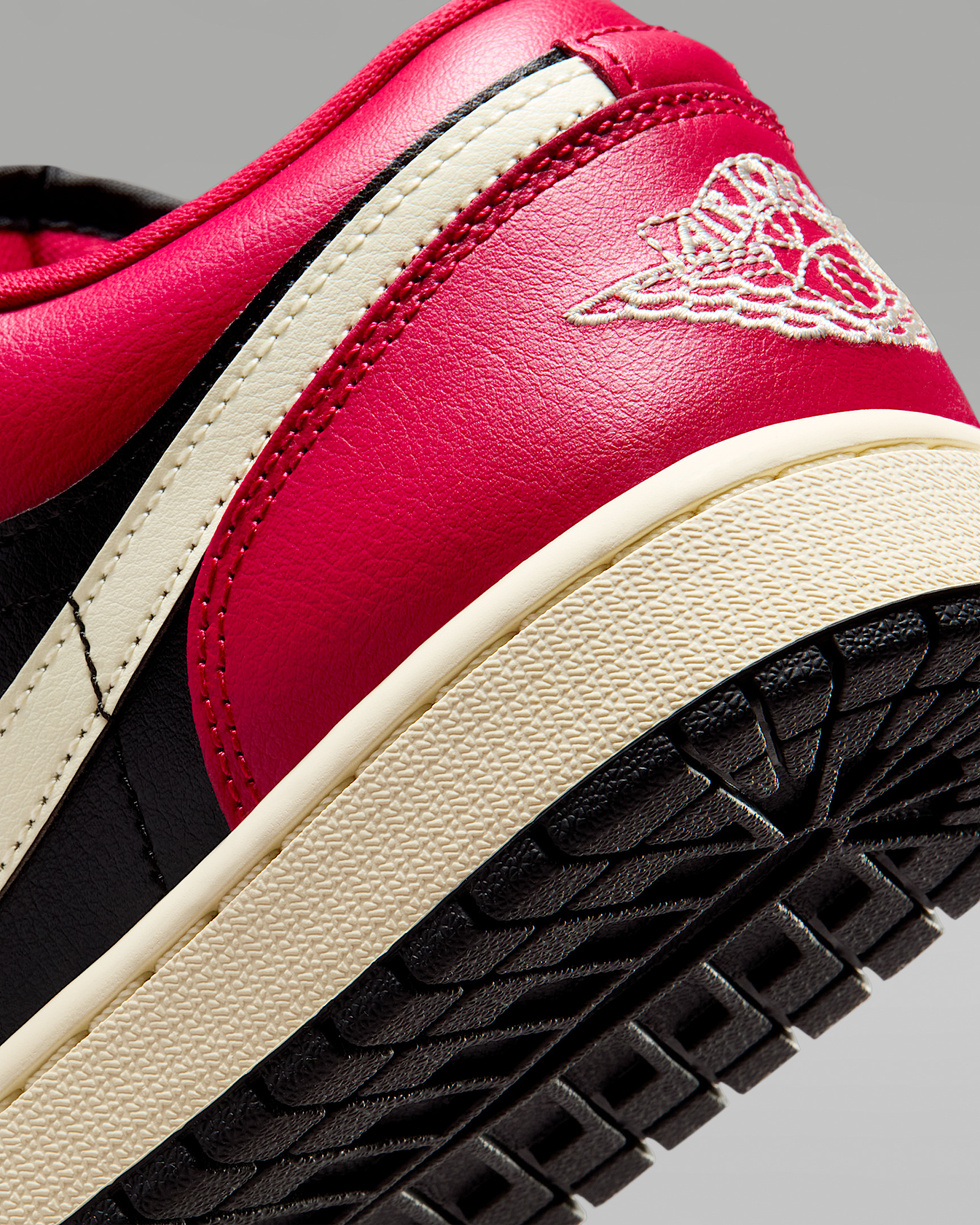 Air Jordan 1 Low Women's Shoes - 8