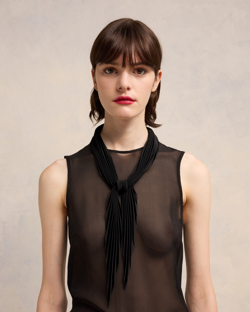 AMI Paris PLEATED DIAMOND SHAPED SCARF outlook