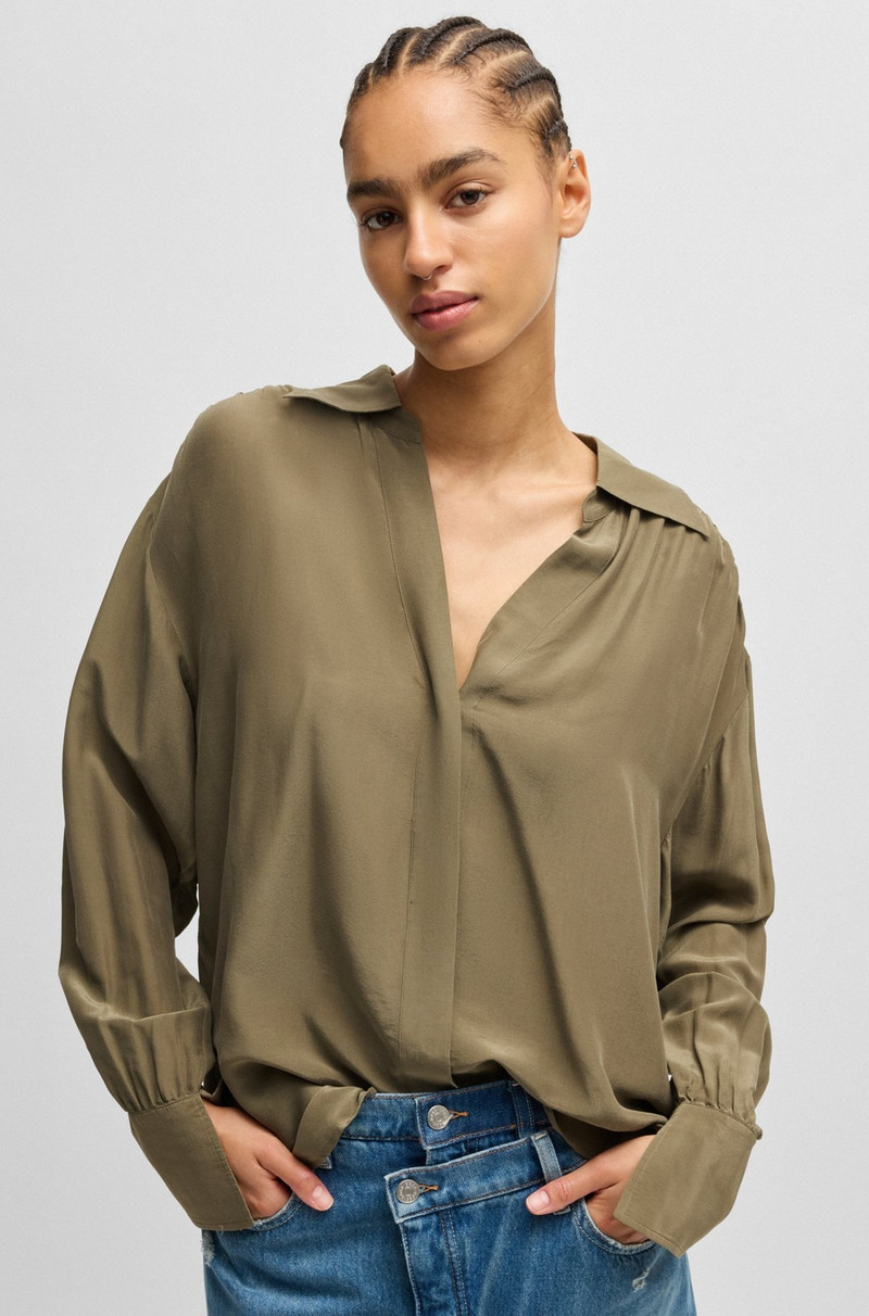 RELAXED-FIT BLOUSE WITH CONCEALED PLACKET AND POINT COLLAR 4