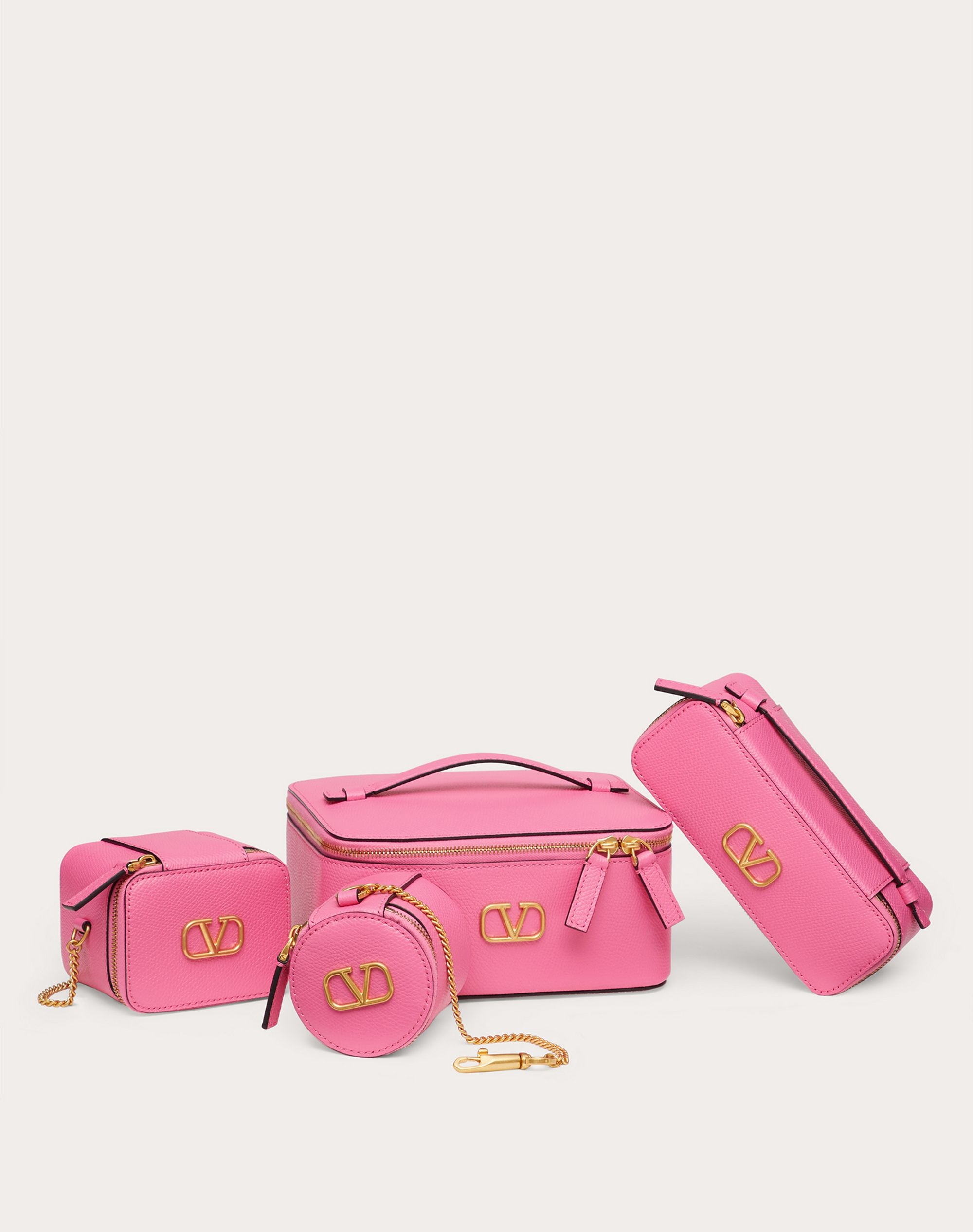 VLOGO SIGNATURE WASH BAG IN GRAINY CALFSKIN LEATHER - 1