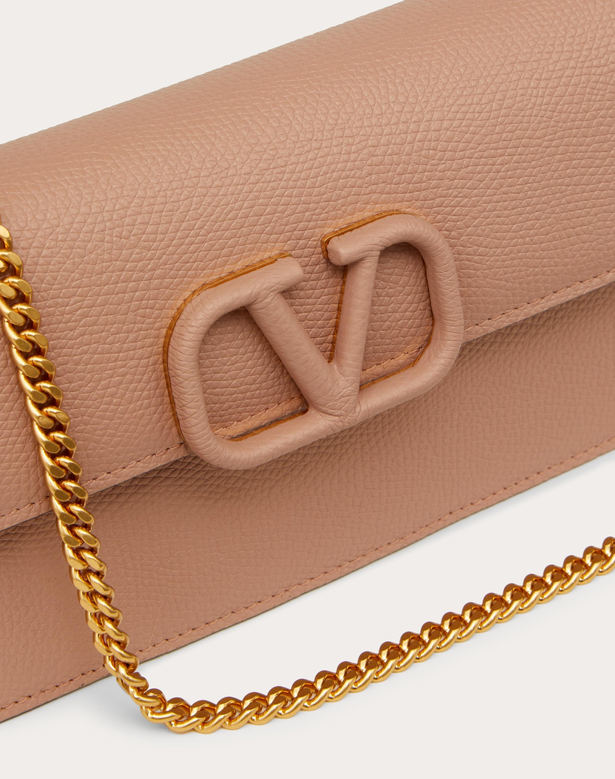 VLOGO SIGNATURE GRAINY CALFSKIN WALLET WITH CHAIN - 7