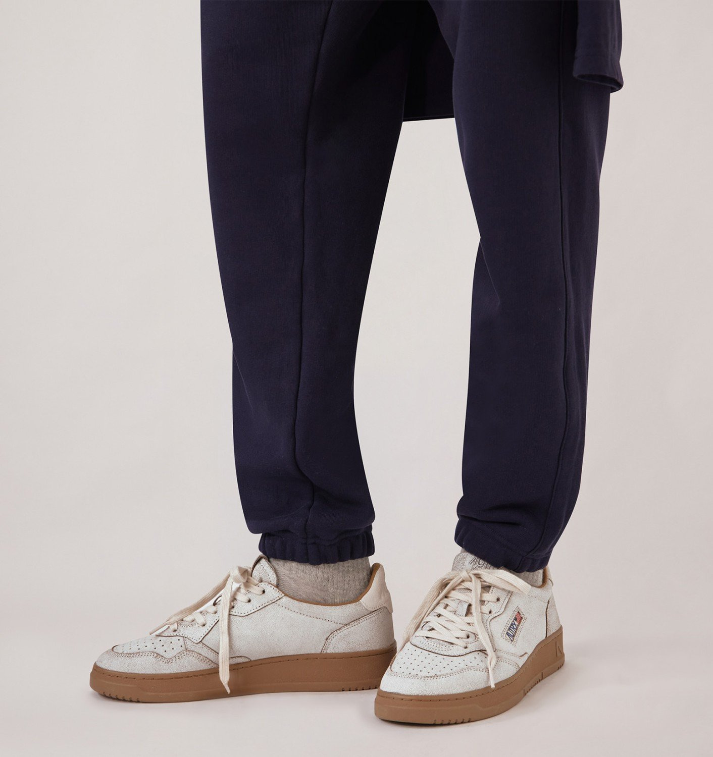 MEDALIST LOW SNEAKERS IN WHITE AND TOBACCO BROWN SCRAPED EFFECT SUEDE - 2