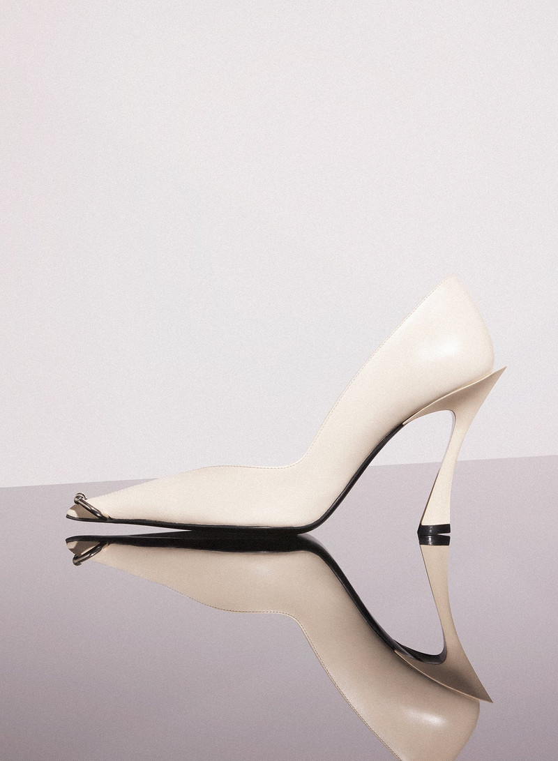 MUGLER ivory leather piercing fang 95 pump outlook