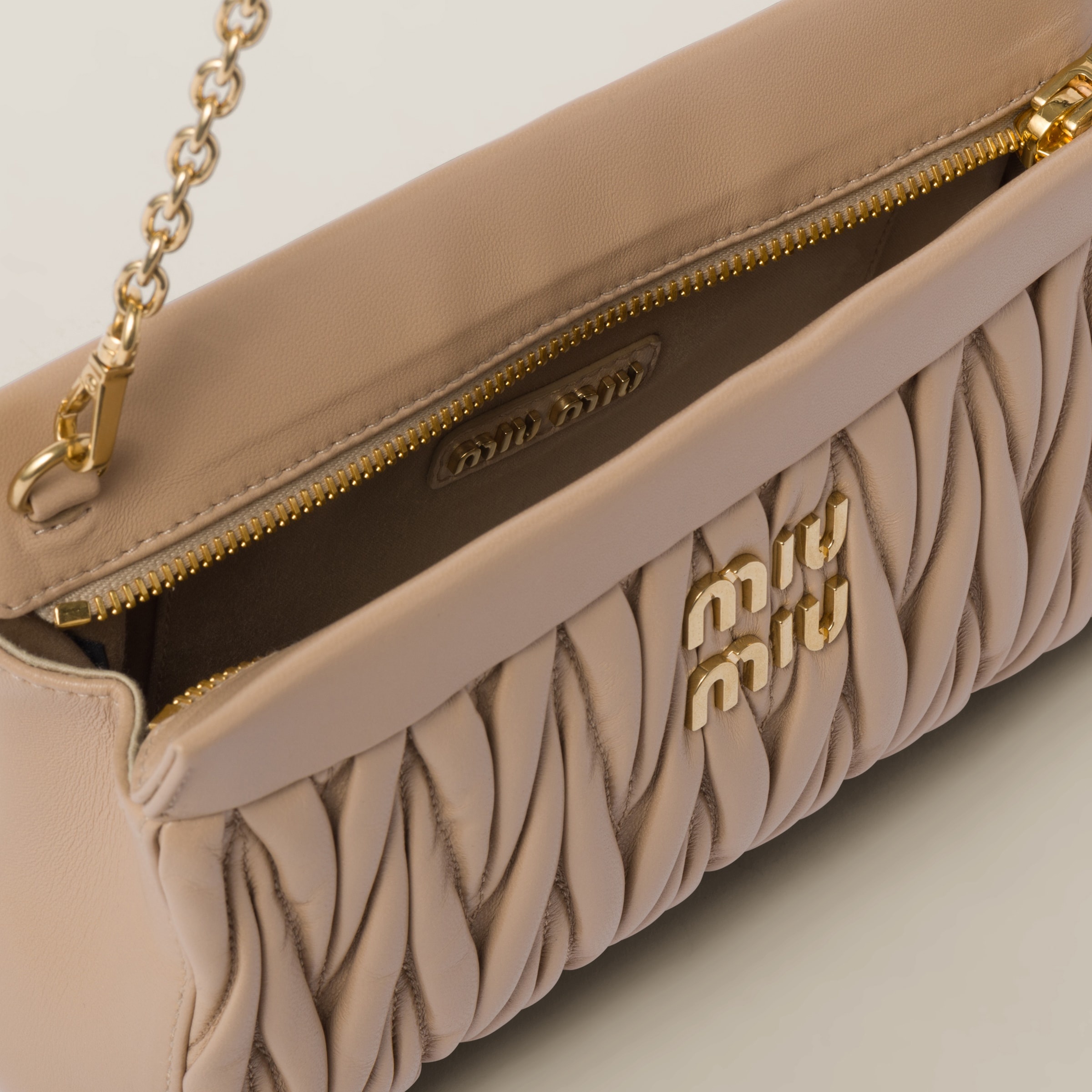 Matelassé nappa leather clutch - 6