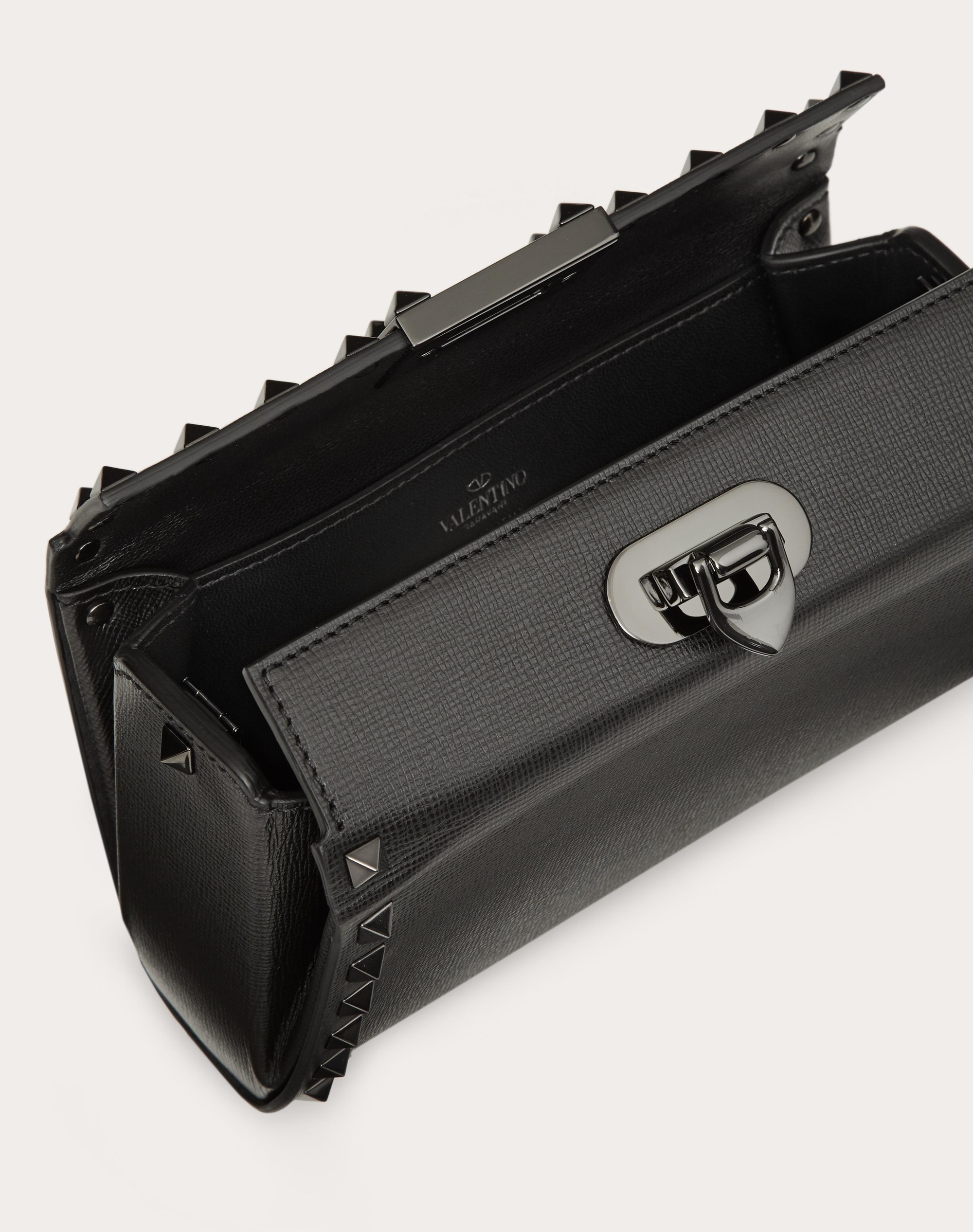 ROCKSTUD GRAINY CALFSKIN CLUTCH - 4