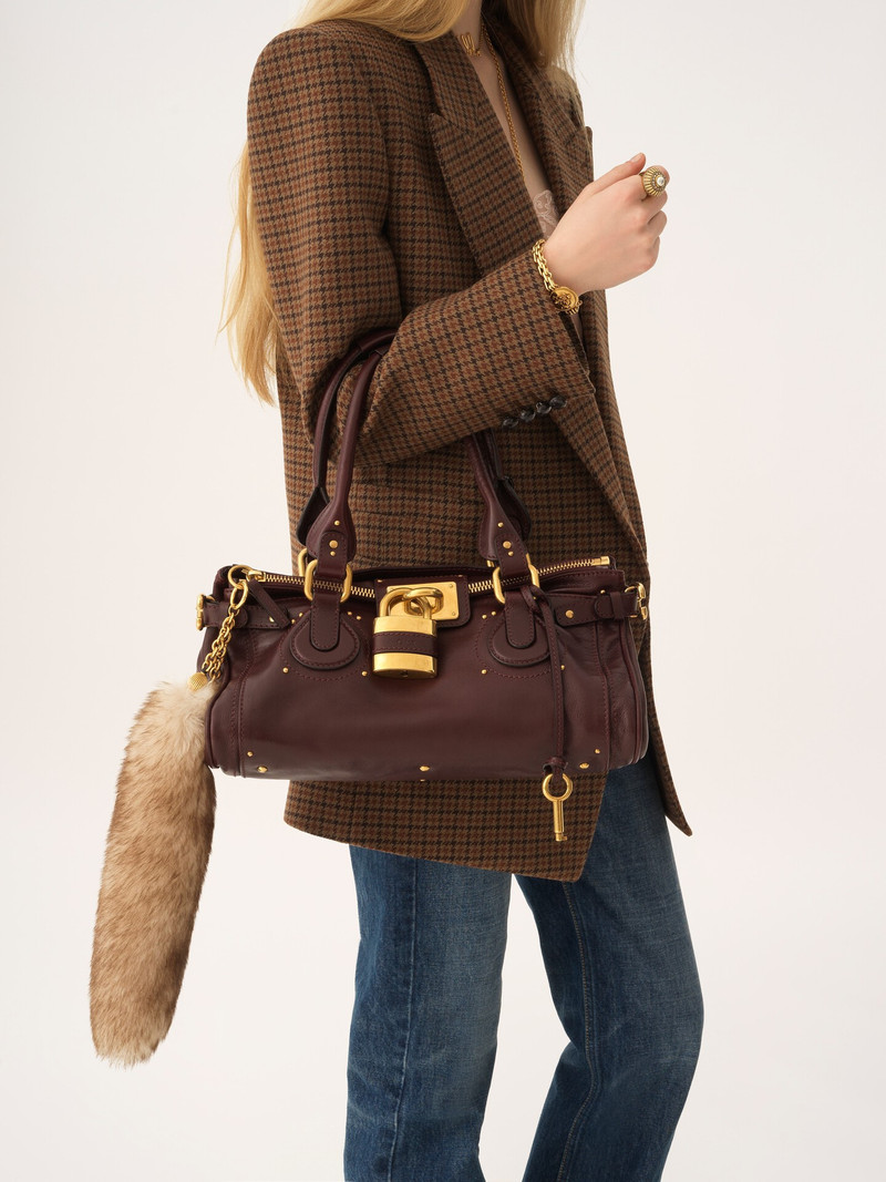 Chloé THE TREASURE TAILS CHARM IN SHEARLING outlook