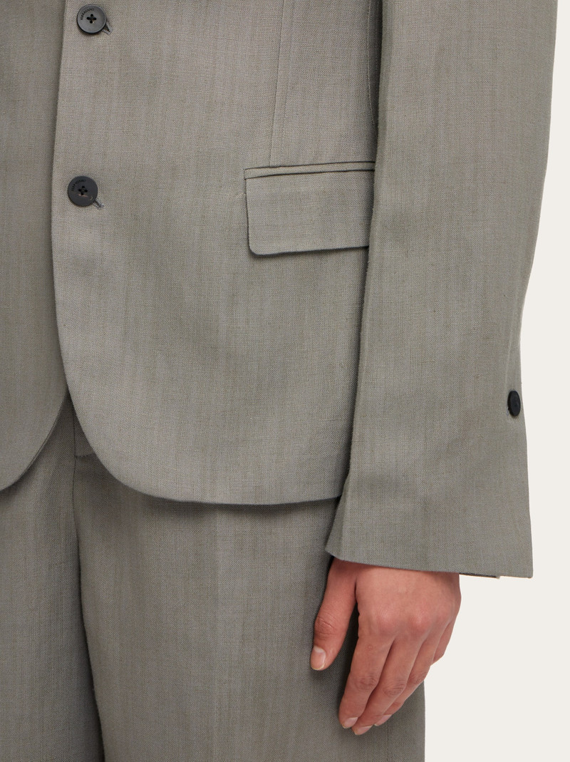 Single breasted tailored blazer 6