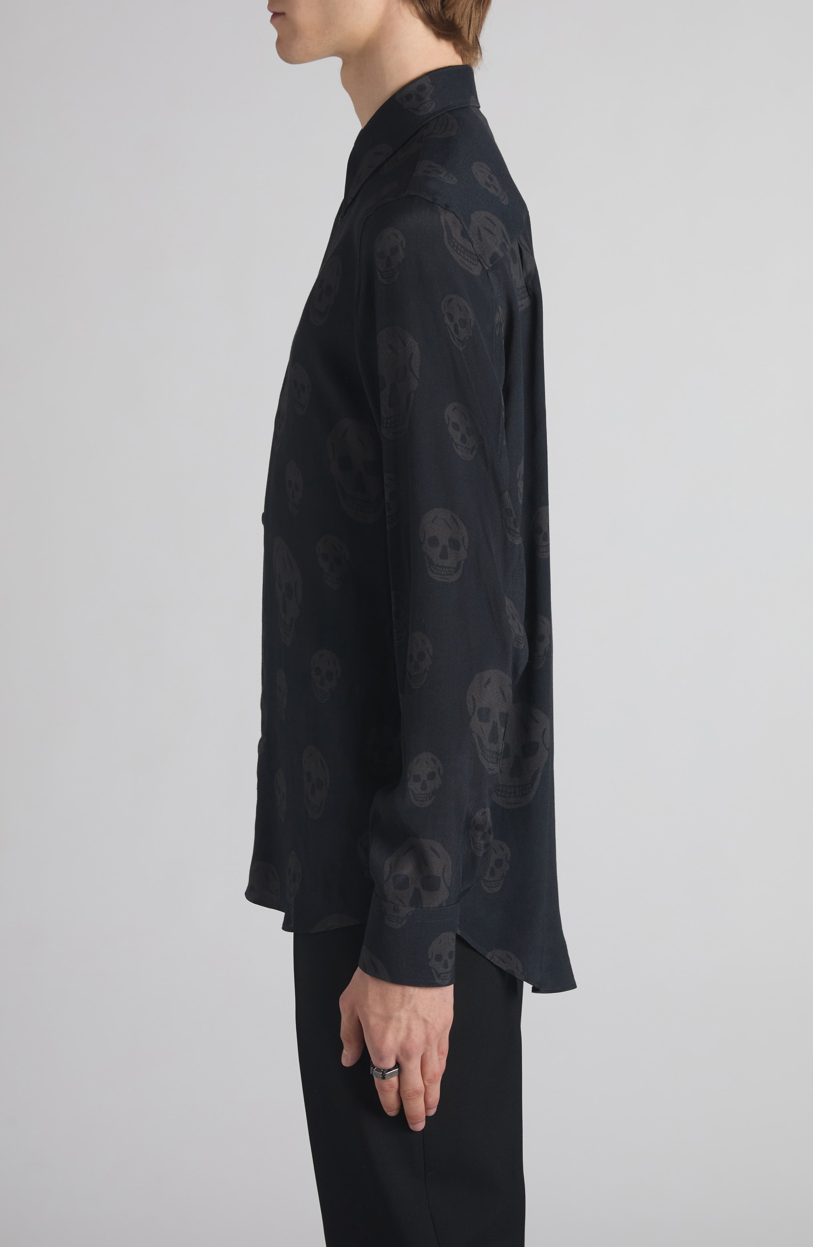 McQueen Skull Print Shop Button-Up Shirt in Black - 4