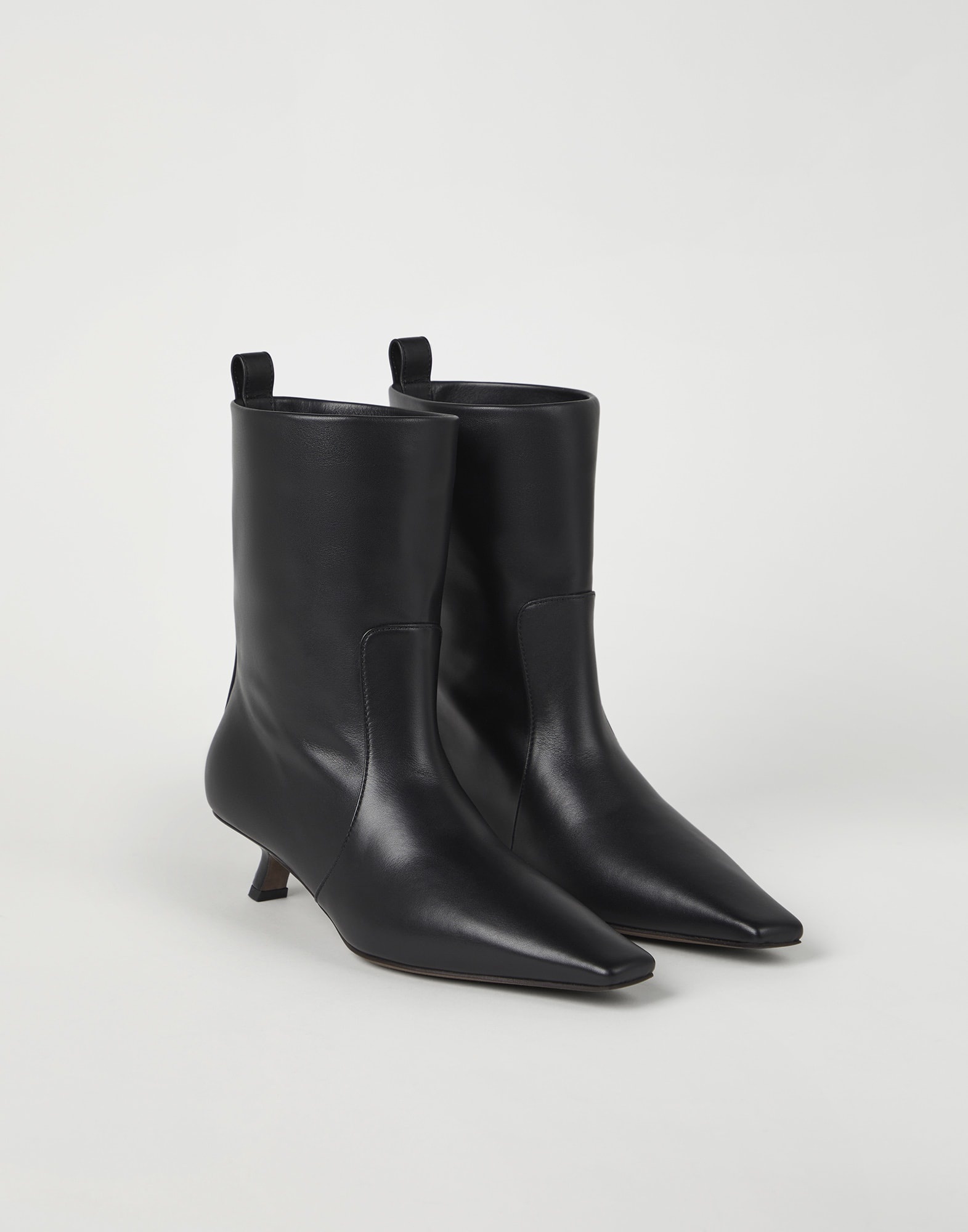 Classic leather ankle boots with precious detail - 1