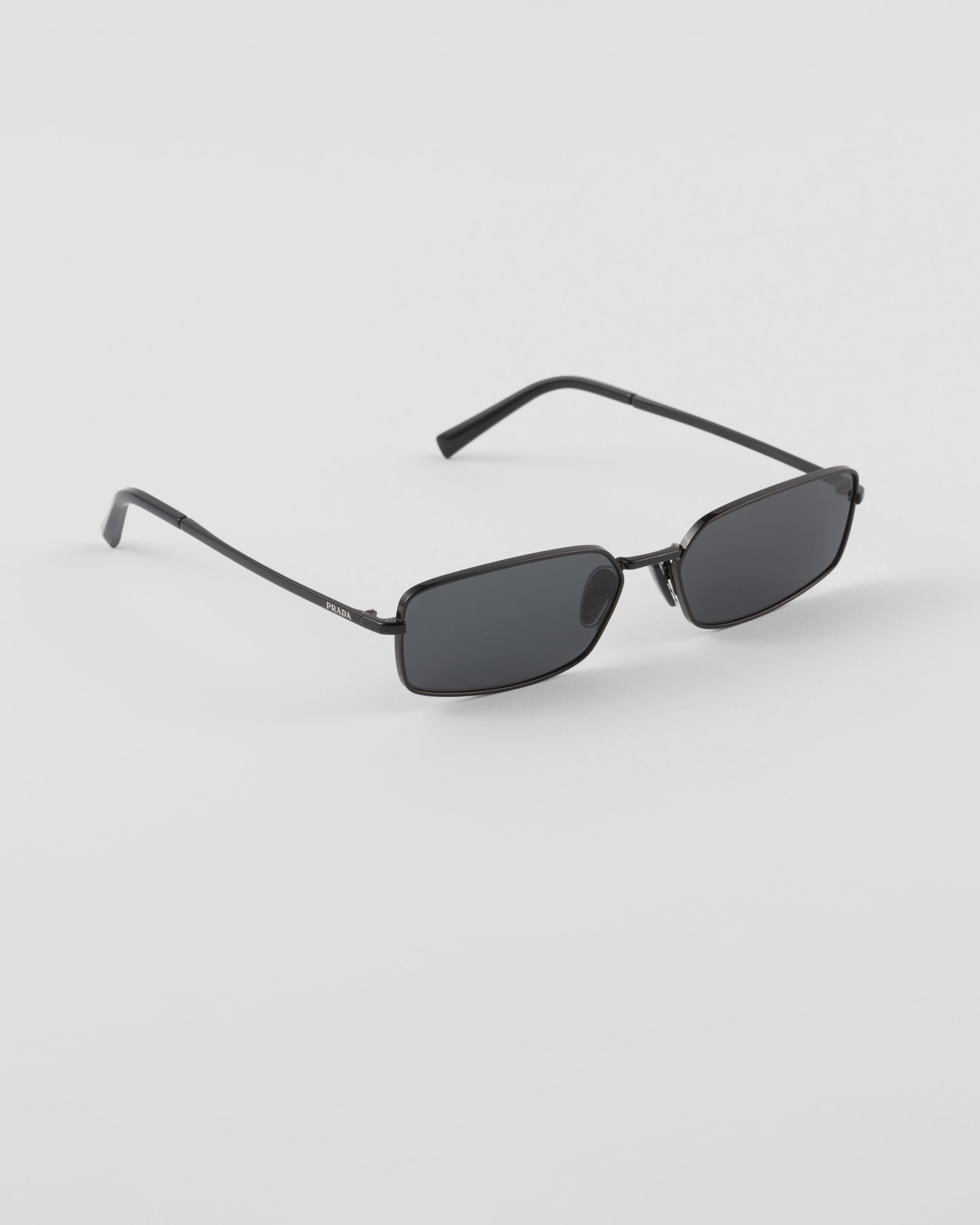 Sunglasses with the Prada logo - 3