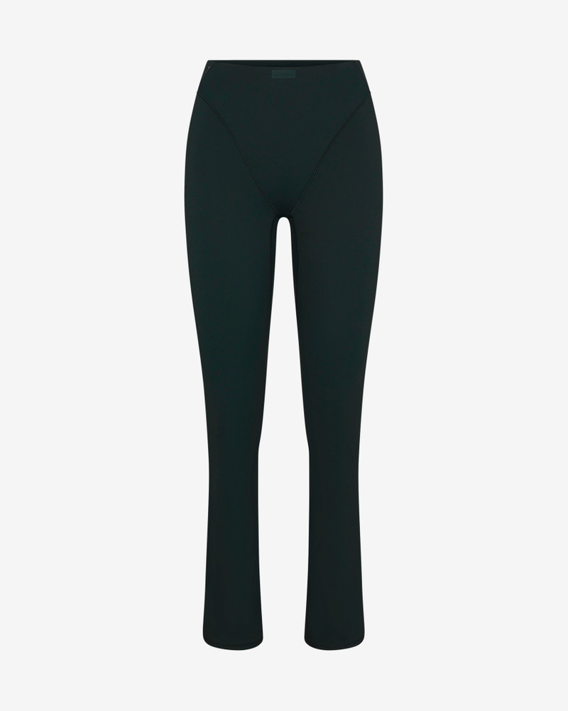 NikeSKIMS Matte Women's High-Waisted V-Panel Straight Leggings 8