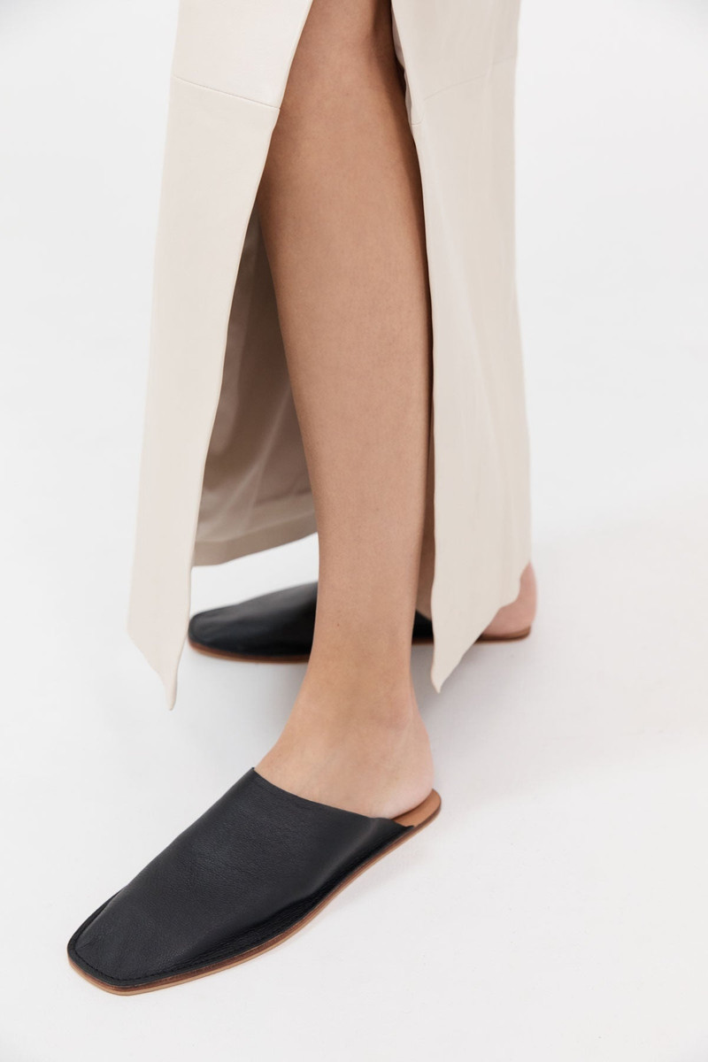 Lounge Slides - Black 4