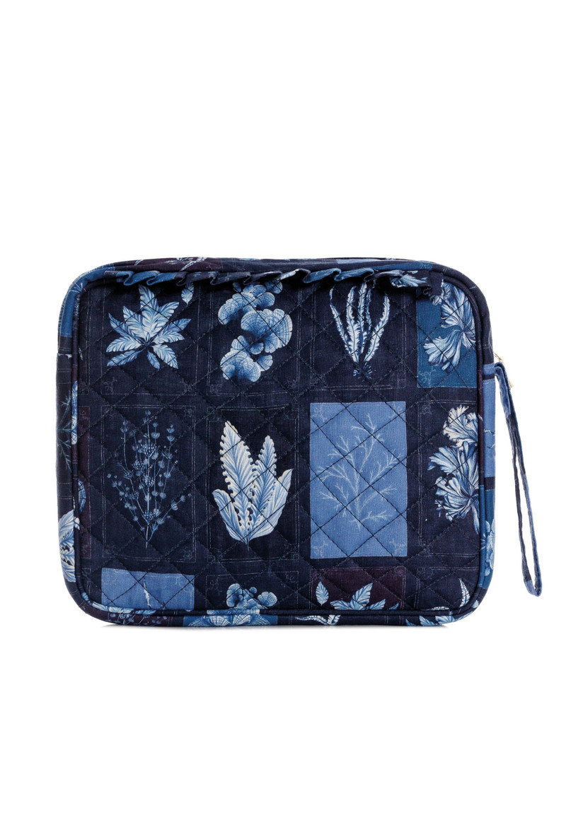 Travel Pouch Large 1