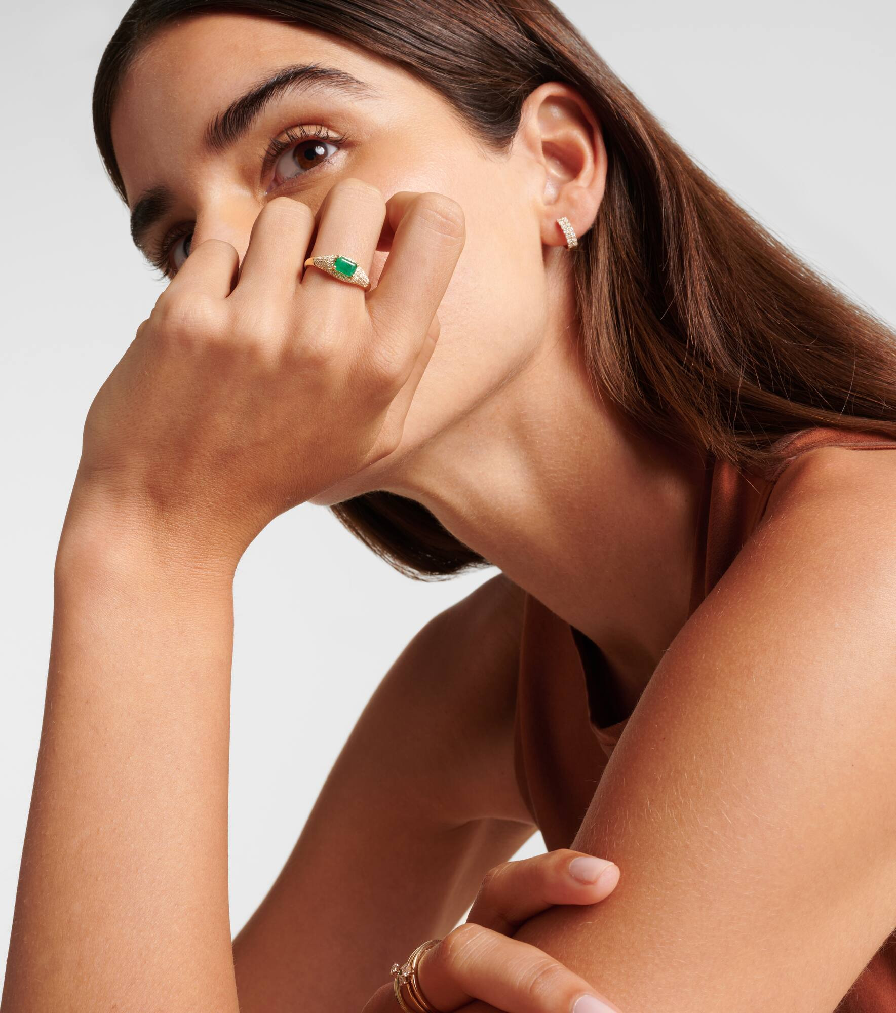 14kt gold ring with emerald and diamonds - 2