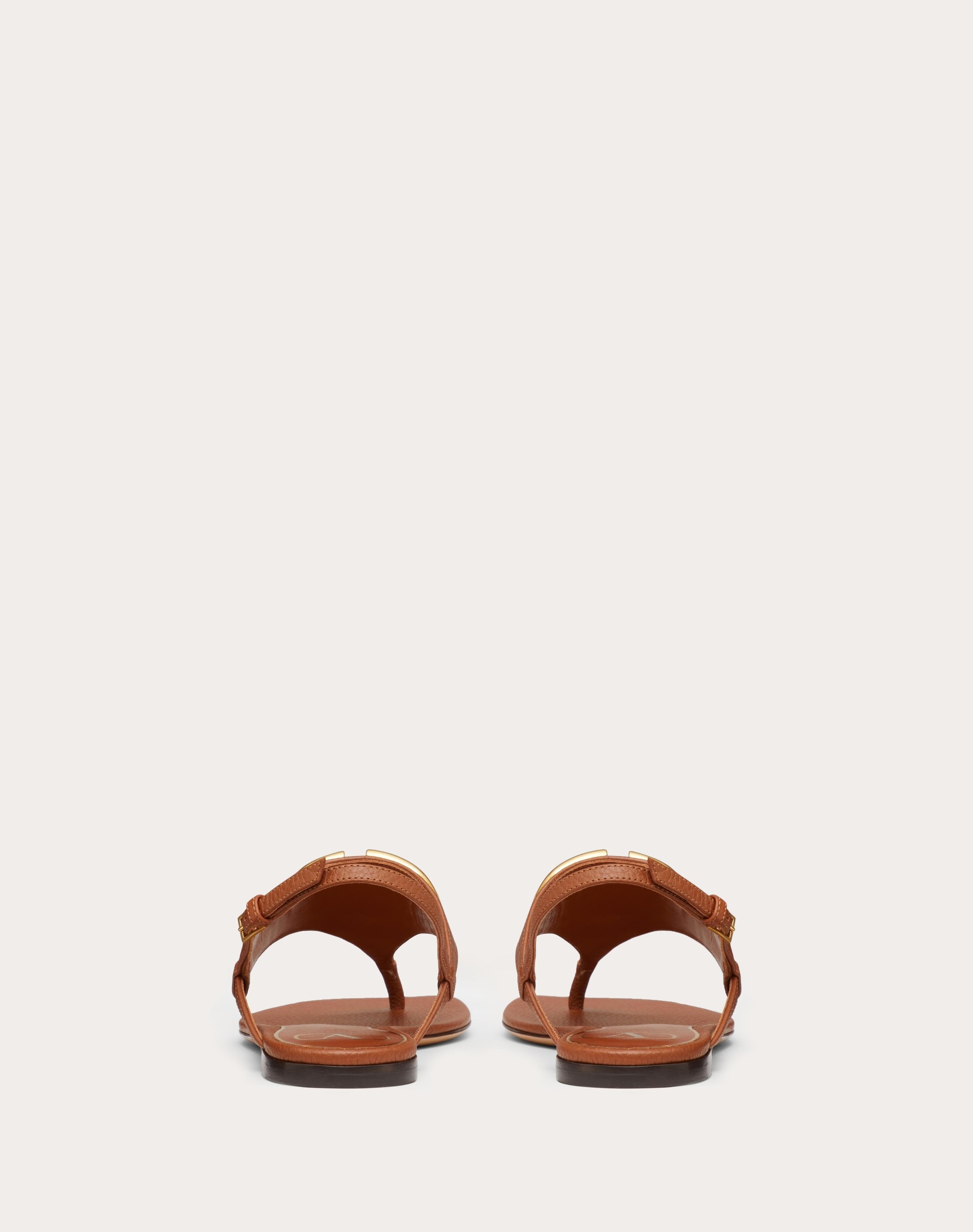 VLOGO SIGNATURE FLAT THONG SANDAL IN GRAINY CALFSKIN - 3