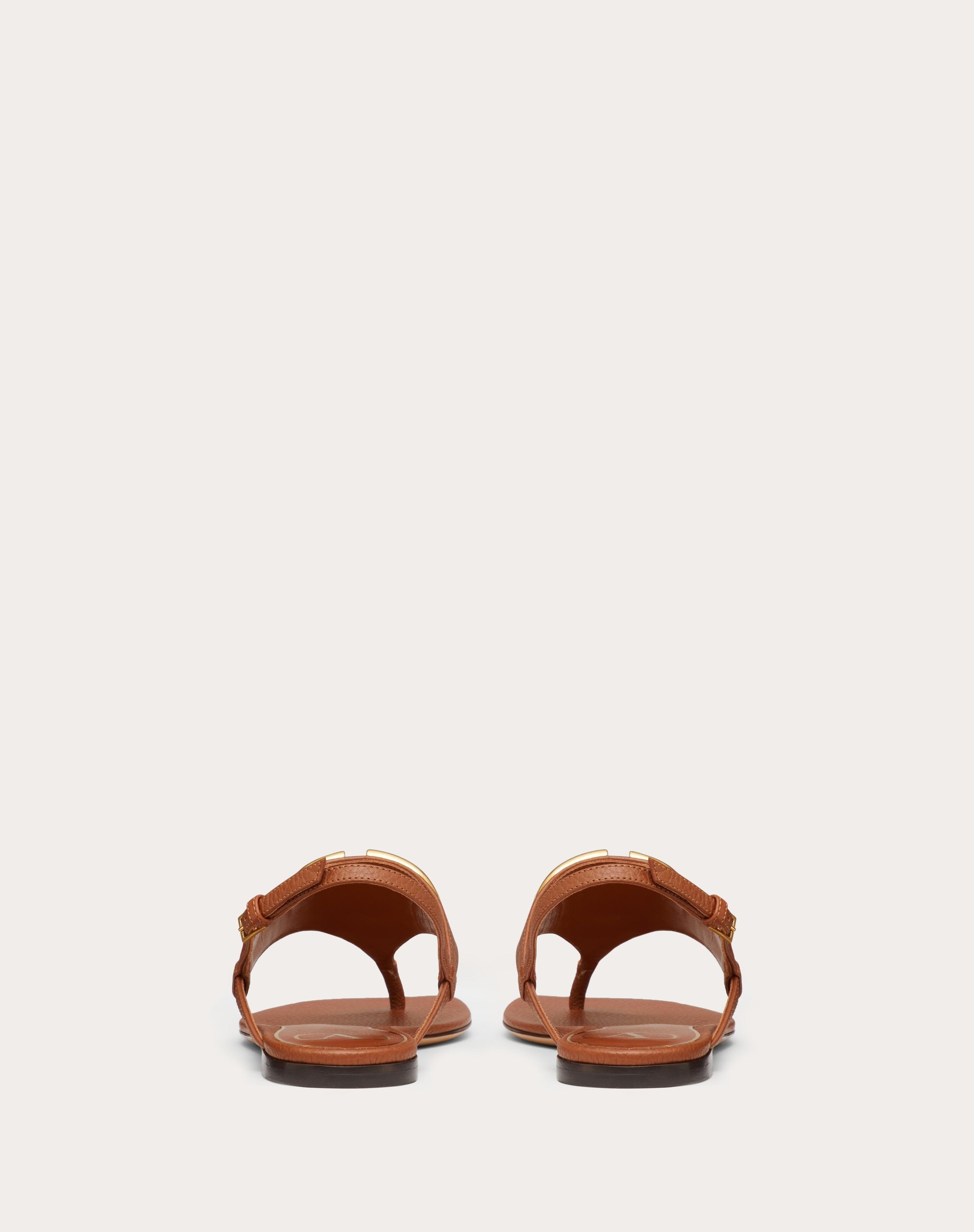 VLOGO SIGNATURE FLAT THONG SANDAL IN GRAINY CALFSKIN - 3