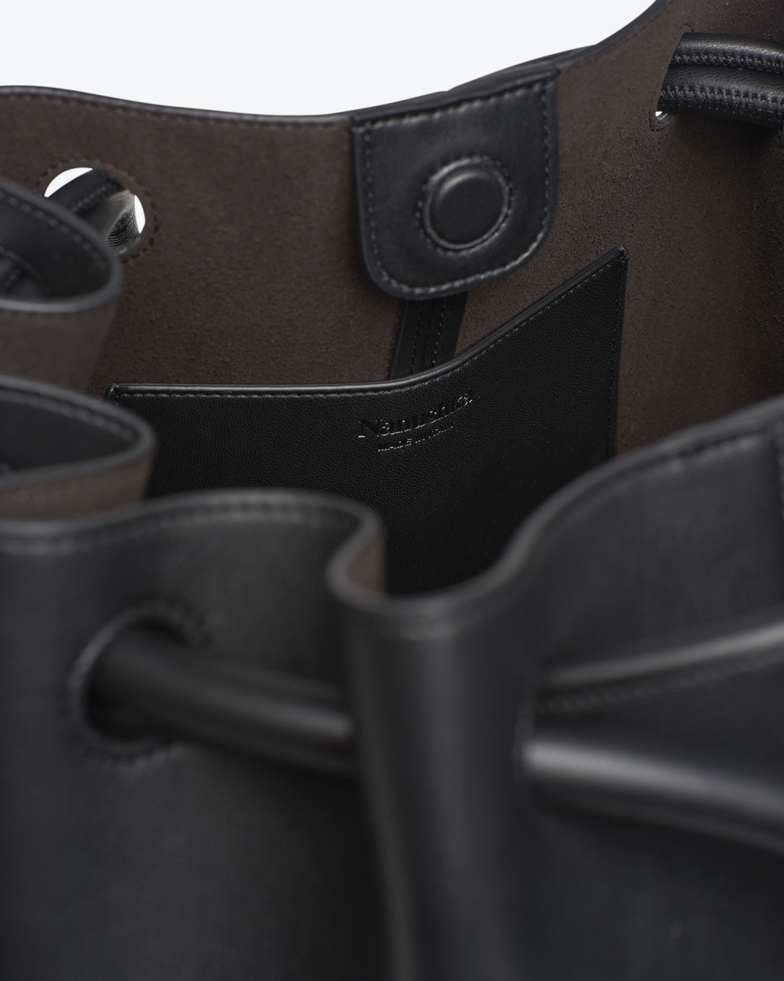 ELONGATED BUCKET MEDIUM - Alt-nappa leather medium bucket handle bag - Black - 5