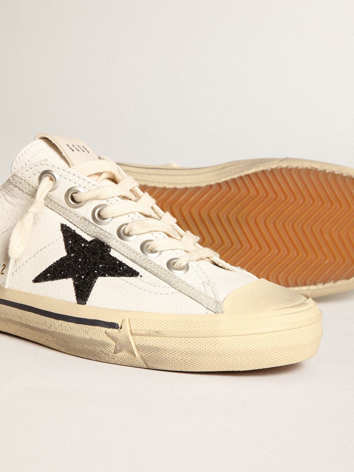 V-Star in white nappa leather with a black glitter star - 3