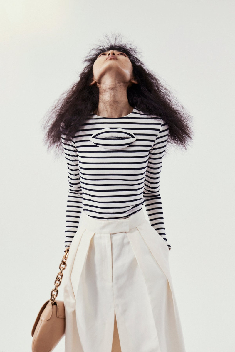 STRIPED FITTED TOP WITH LIP APPLIQUE STRIPED NAVY WHITE 6