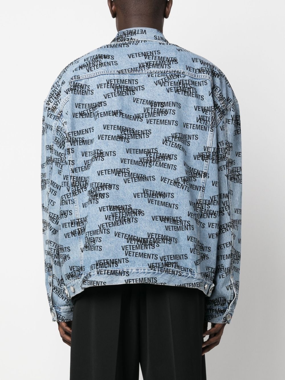 logo-print stonewashed denim jacket - 5