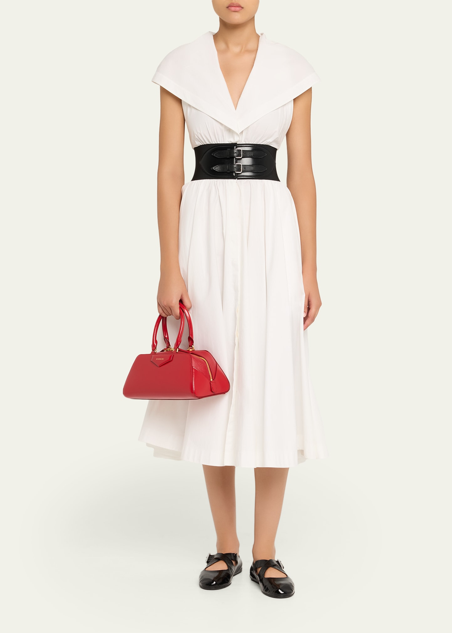 Antigona Small Top-Handle Bag in Leather - 6