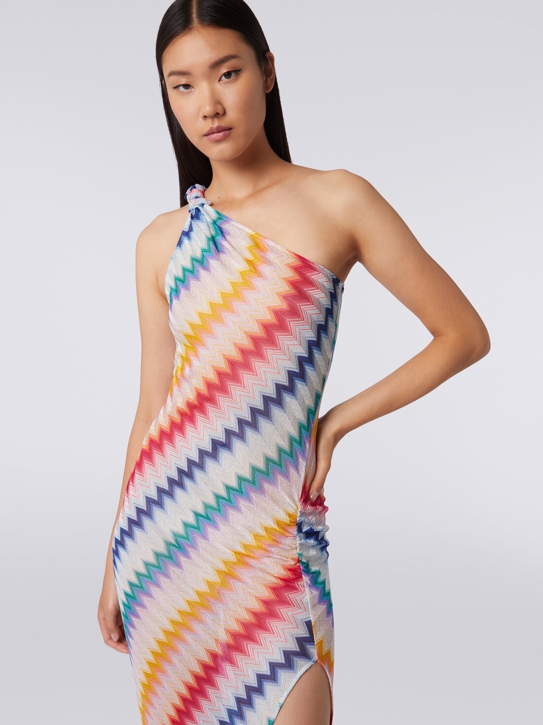 Long one-shoulder cover up with zigzag print - 5