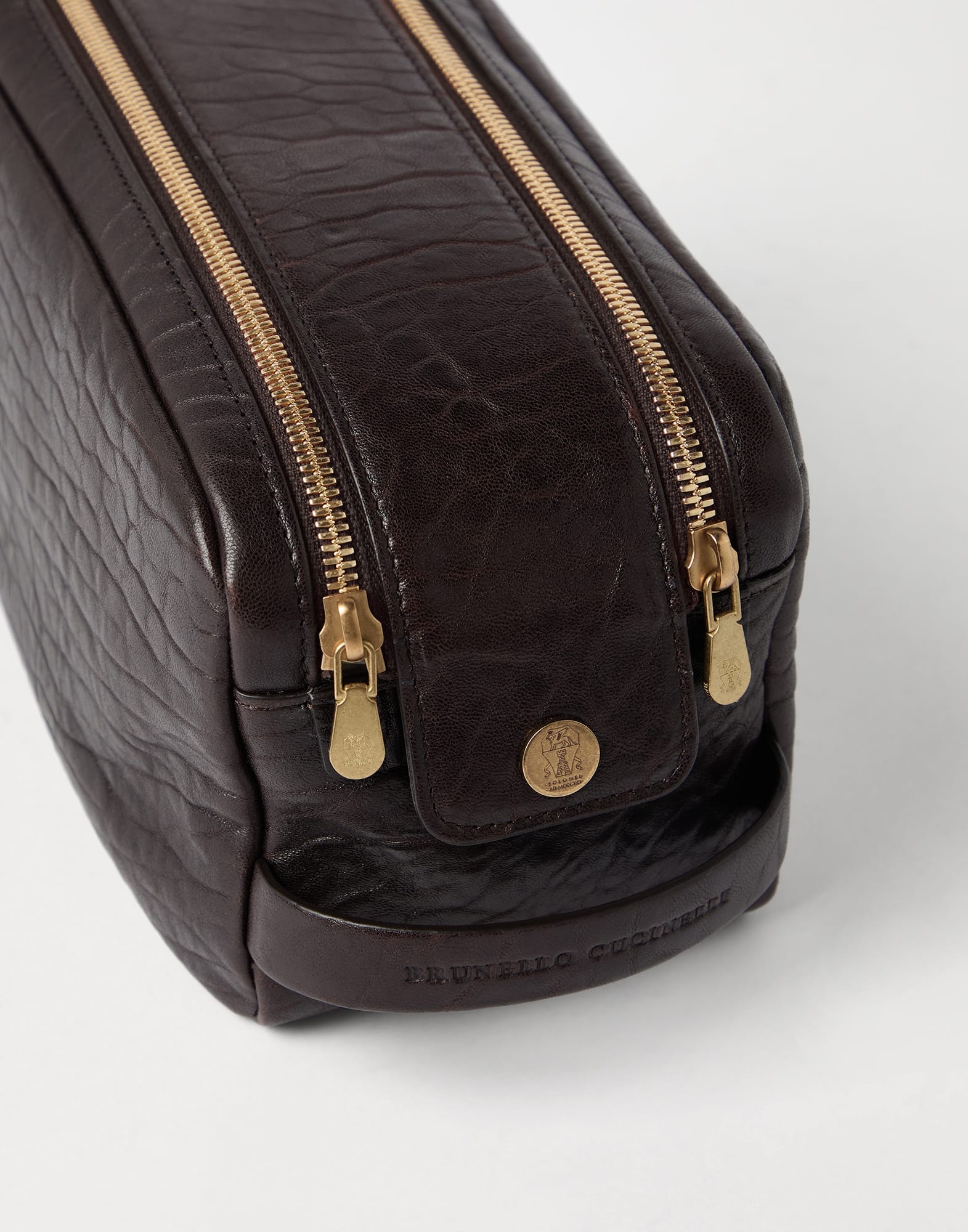 Textured grain leather beauty case with double zipper - 3