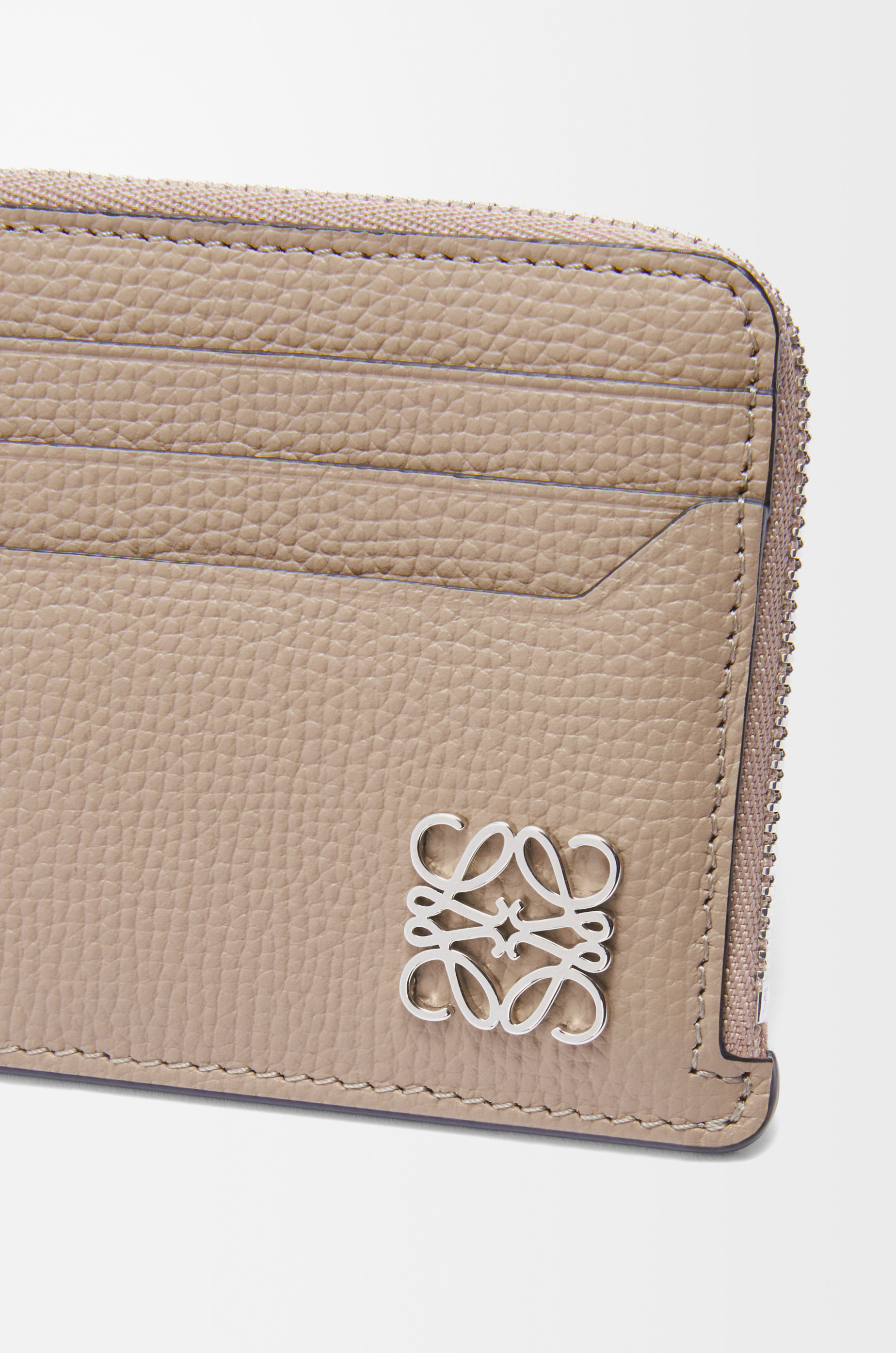 Anagram square coin cardholder in pebble grained calfskin - 4