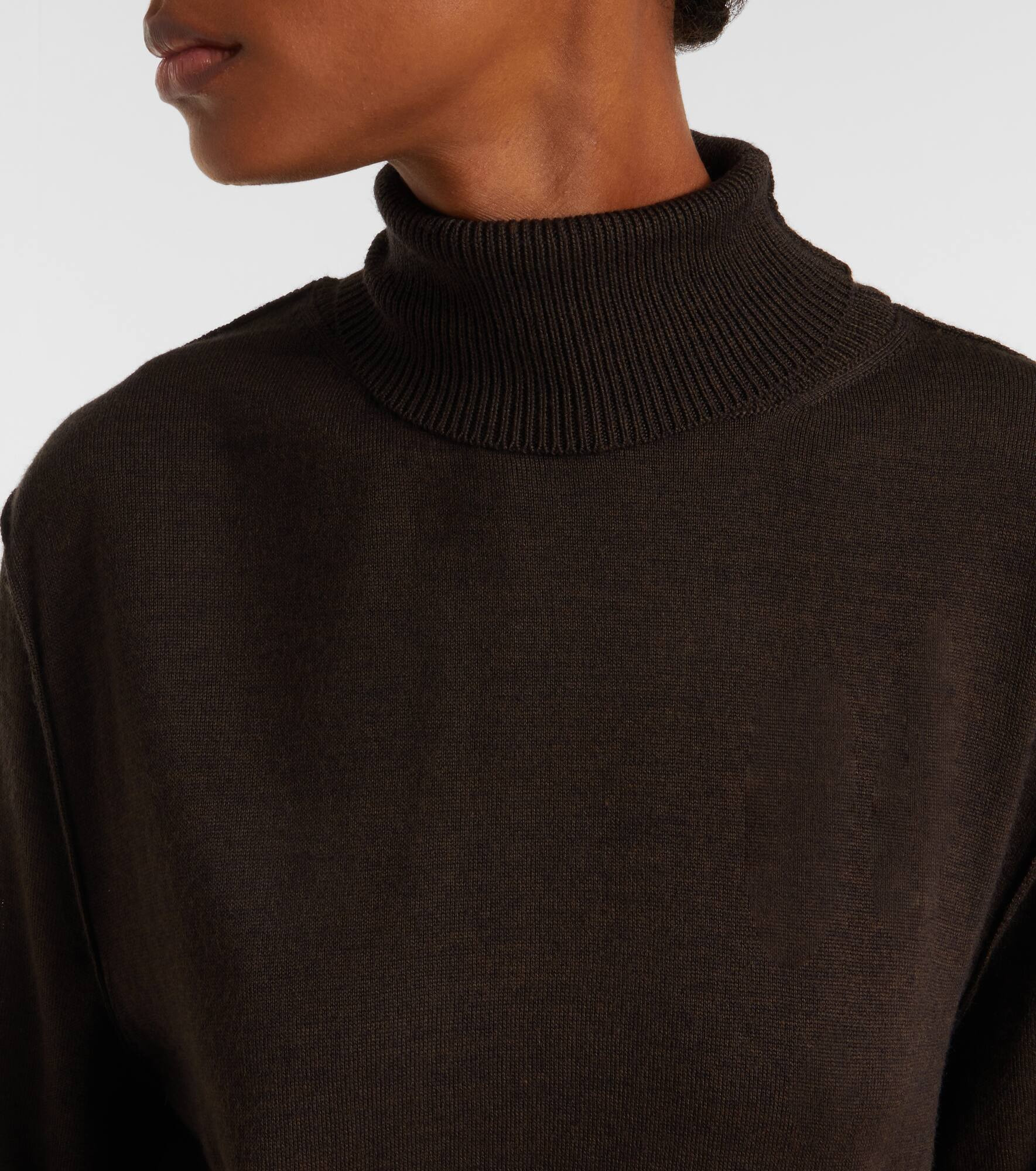 Turtleneck wool-blend midi dress - 4
