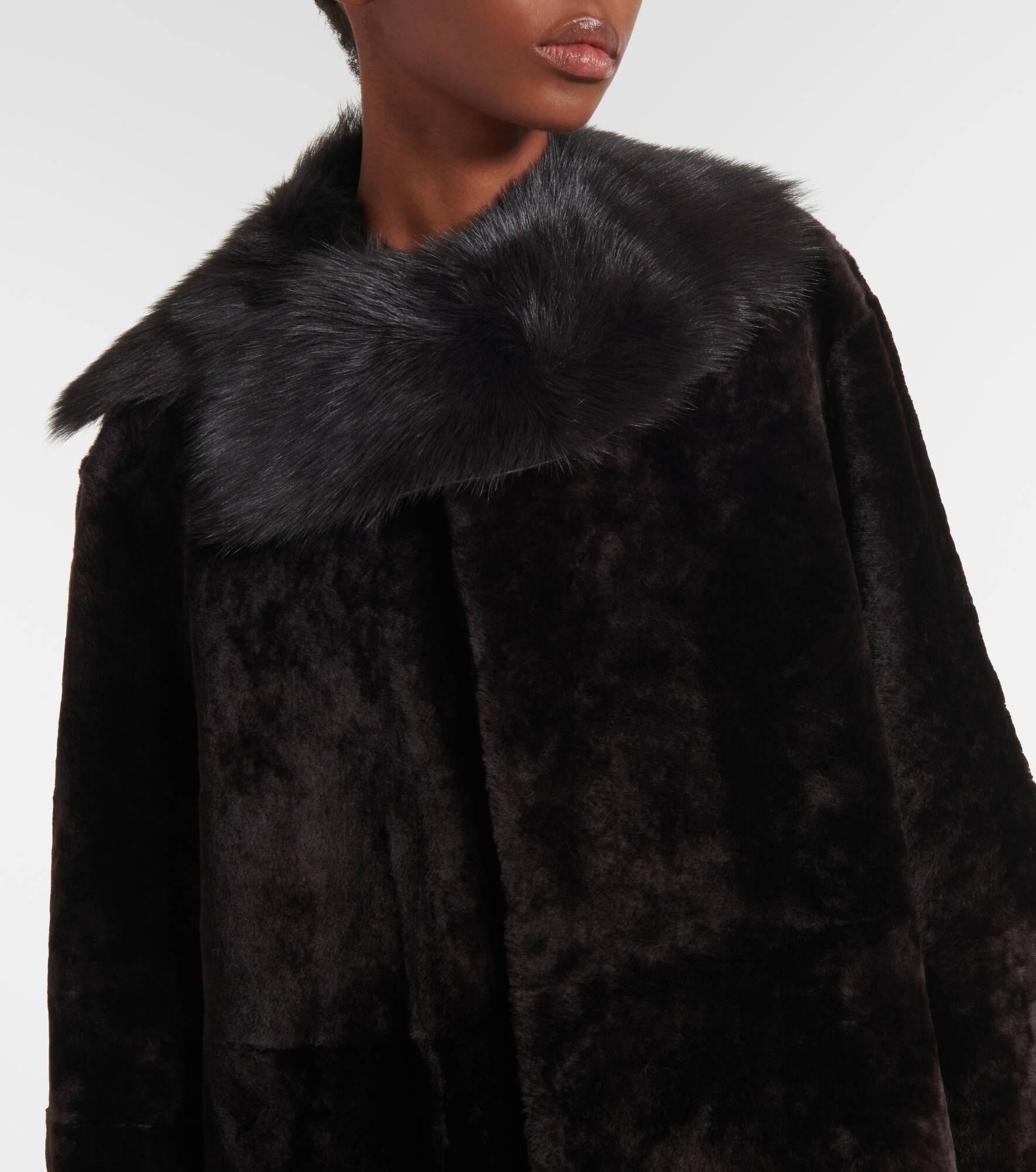 Leather-lined shearling collar - 2
