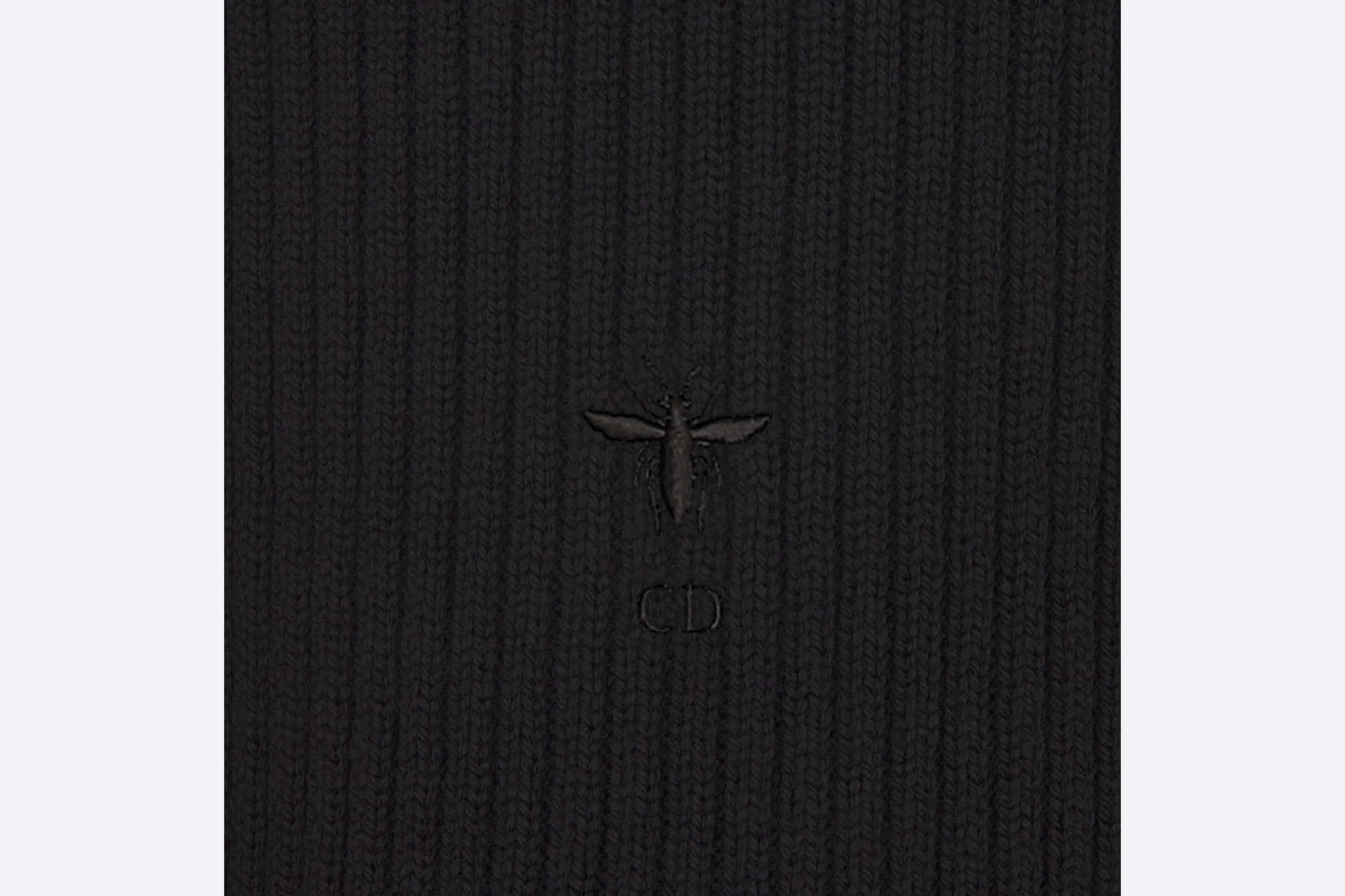 Sleeveless Open-Back Sweater - 3