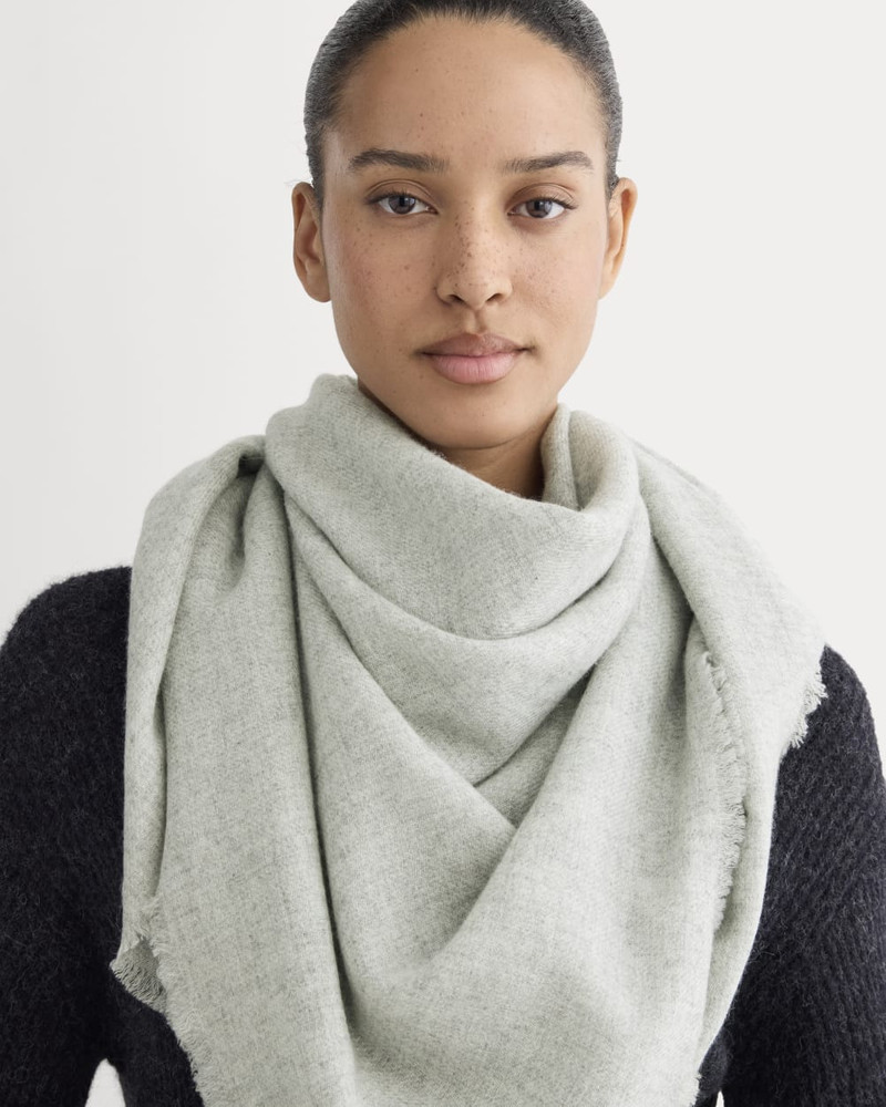 THE CASHMERE FEATHER SCARF 3