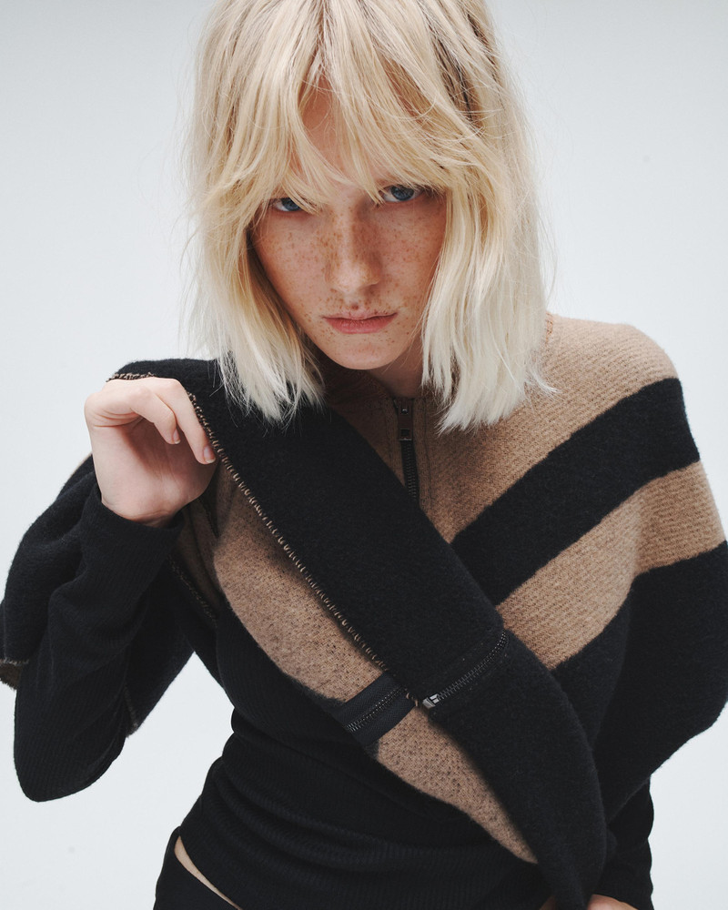 Varsity Cropped Wool Poncho
Heavyweight 6