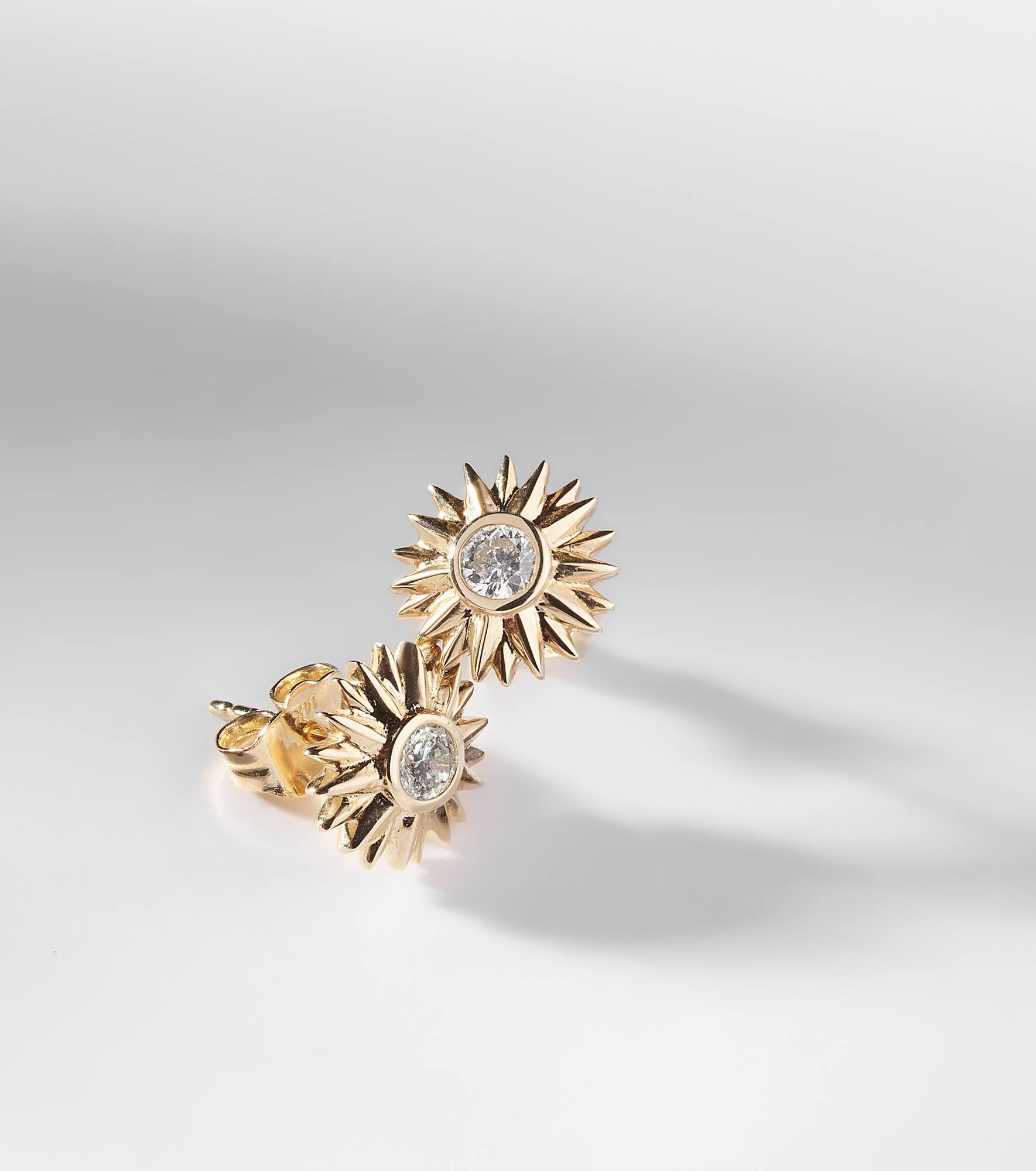 Sunburst 14kt gold earrings with diamonds - 5