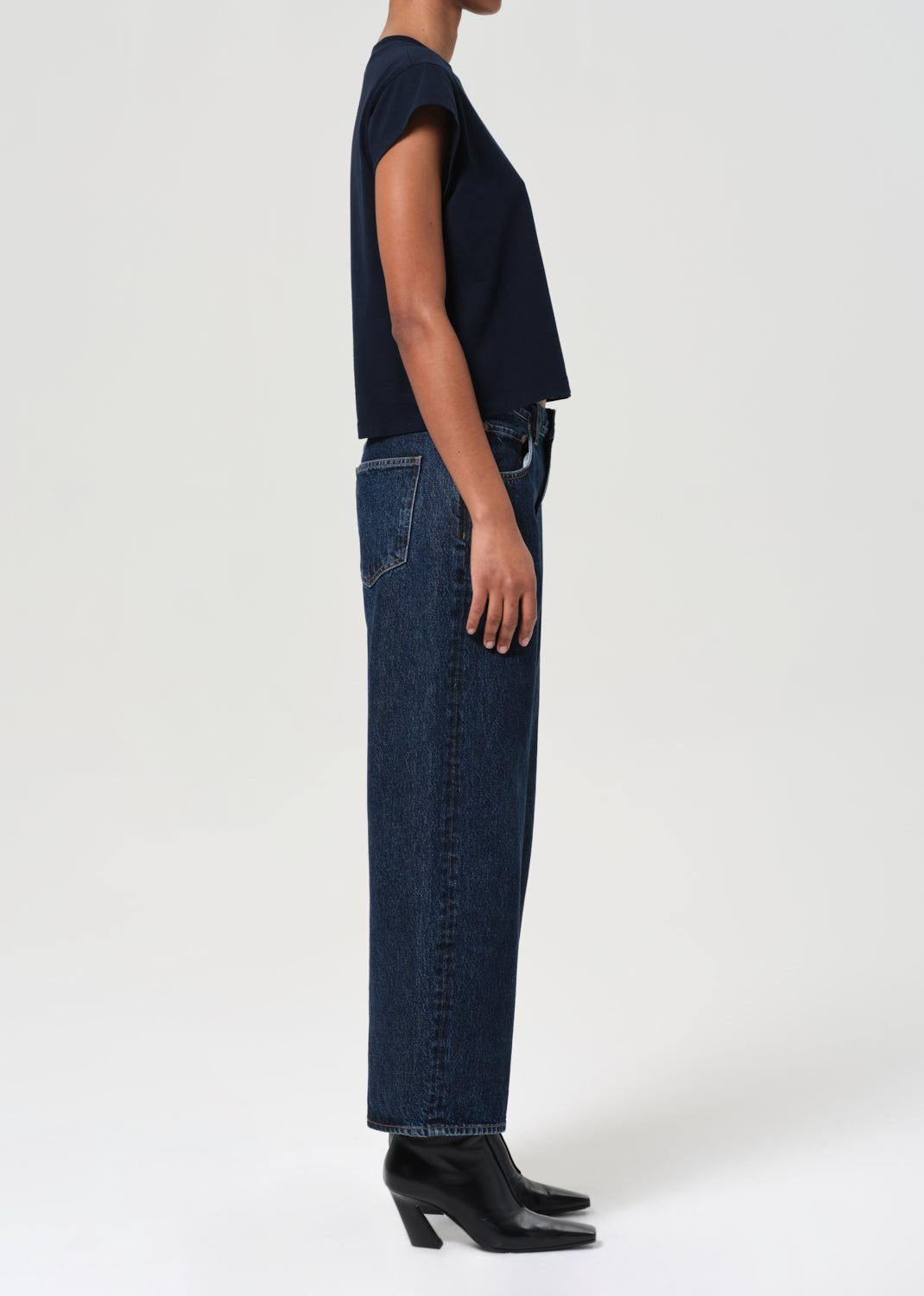 LOW CURVE CROP JEAN IN PENDULUM - 4