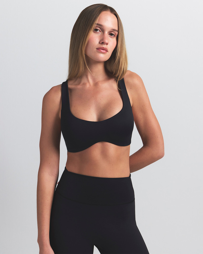 NikeSKIMS Matte Women's Shaping Scoop Bra 1